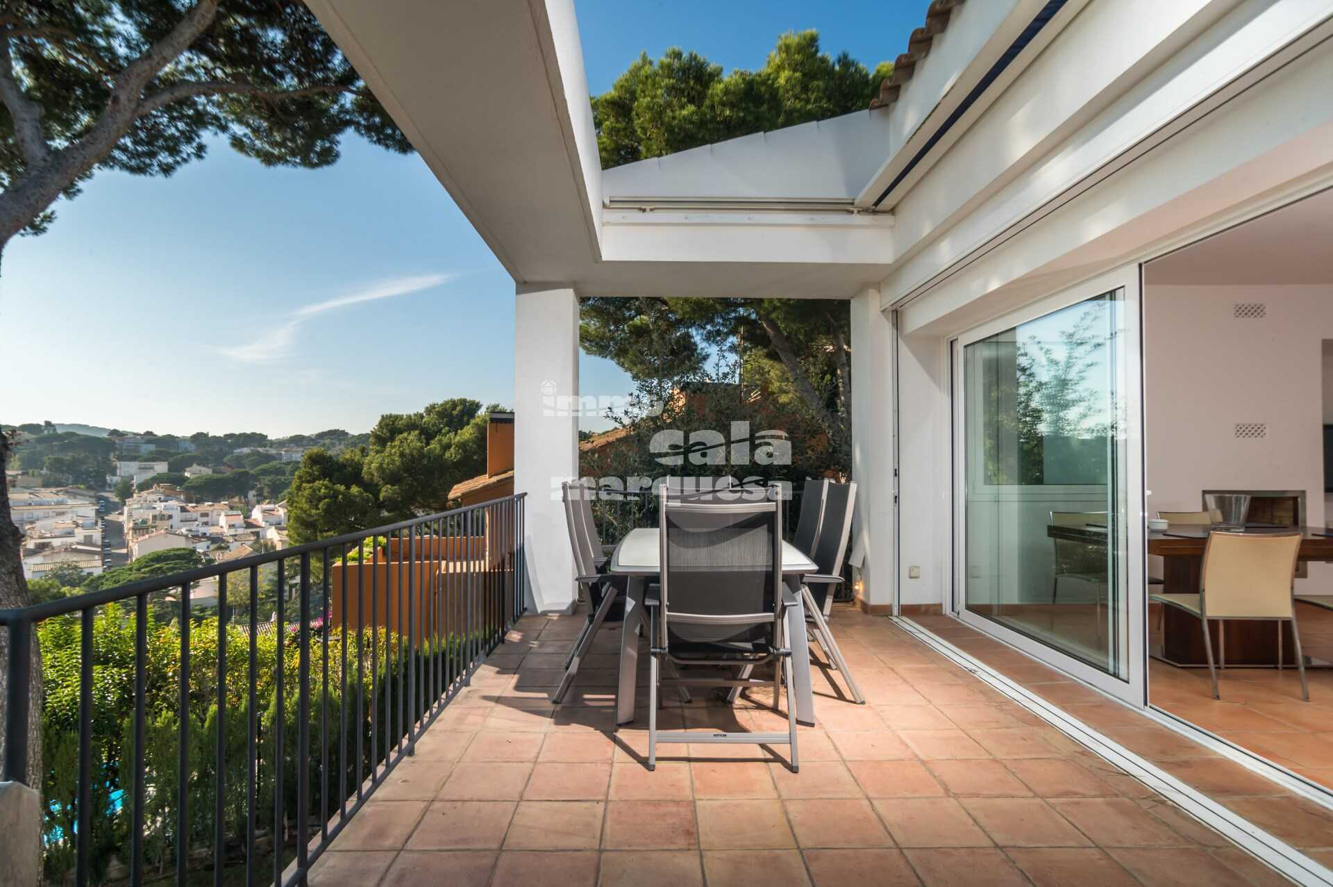 FANTÁSTICO CHALET CON VISTA AL MAR Y PISCINA PRIVADA EN EL CORAZÓN DE LLAFRANC