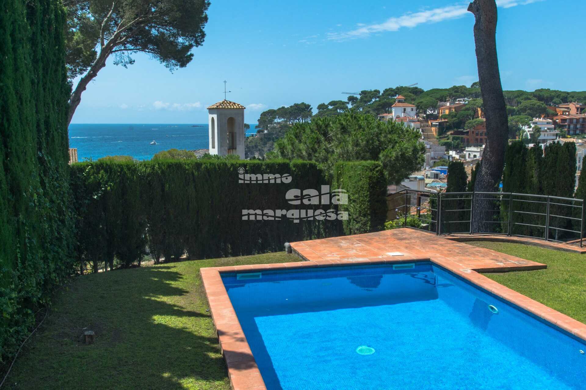 FANTÁSTICO CHALET CON VISTA AL MAR Y PISCINA PRIVADA EN EL CORAZÓN DE LLAFRANC