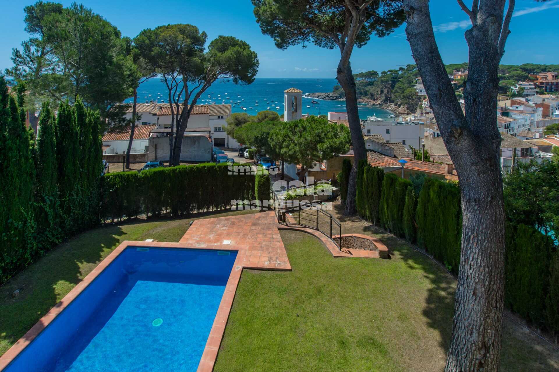 FANTÁSTICO CHALET CON VISTA AL MAR Y PISCINA PRIVADA EN EL CORAZÓN DE LLAFRANC