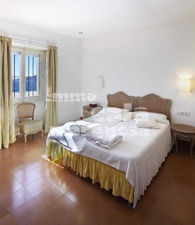 FRONT LINE OF THE SEA VILLA WITH LARGE PLOT IN LLAFRANC