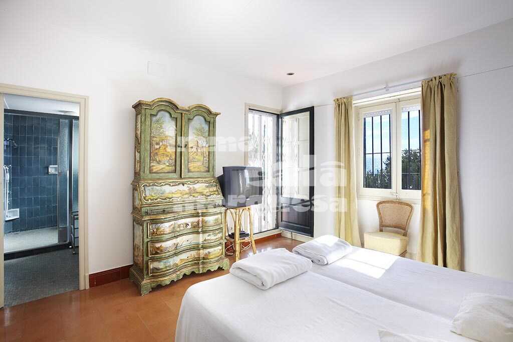 FRONT LINE OF THE SEA VILLA WITH LARGE PLOT IN LLAFRANC