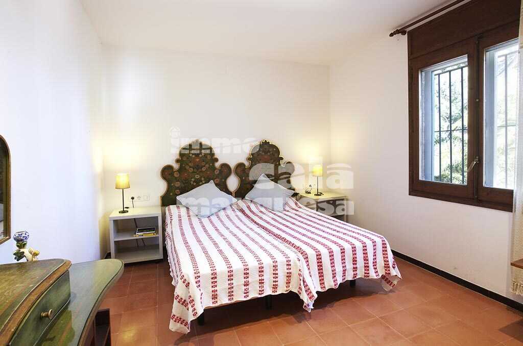 FRONT LINE OF THE SEA VILLA WITH LARGE PLOT IN LLAFRANC