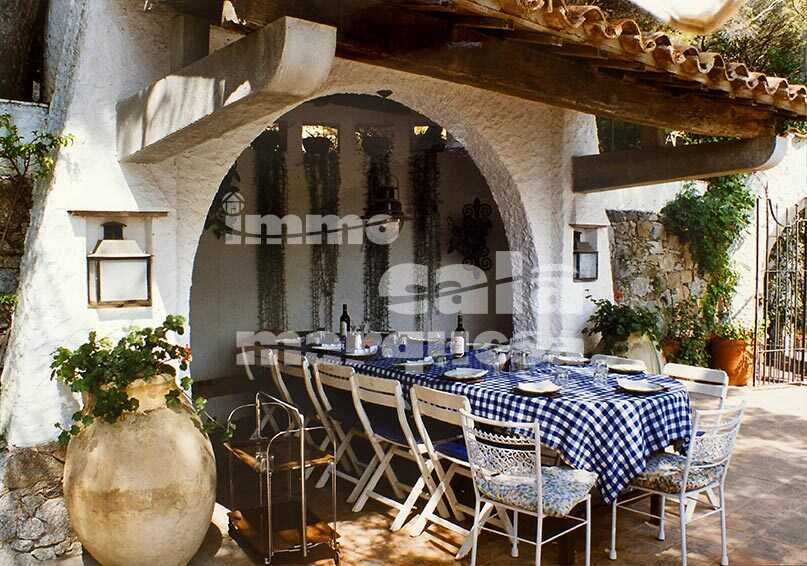 FRONT LINE OF THE SEA VILLA WITH LARGE PLOT IN LLAFRANC