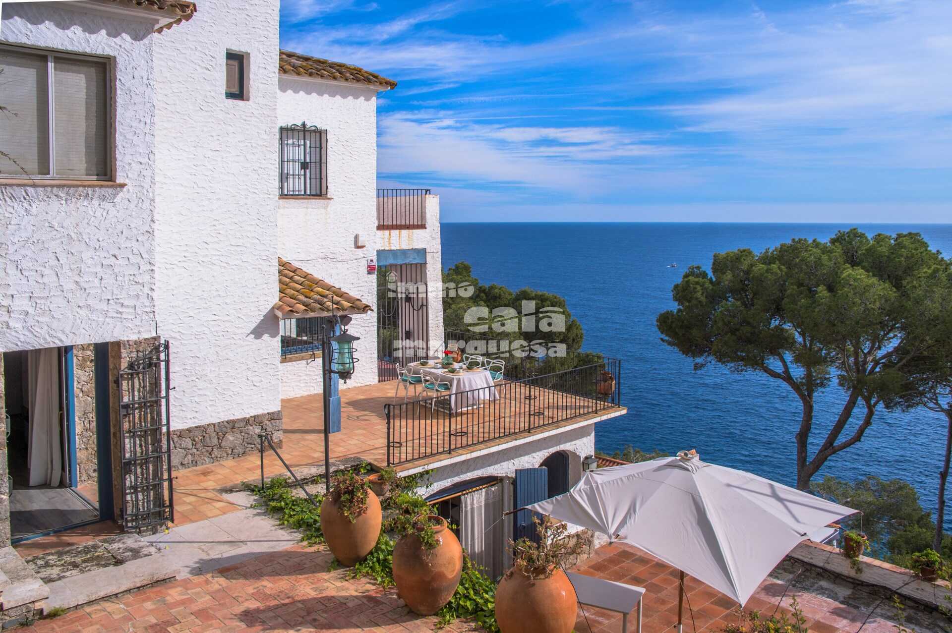 FRONT LINE OF THE SEA VILLA WITH LARGE PLOT IN LLAFRANC