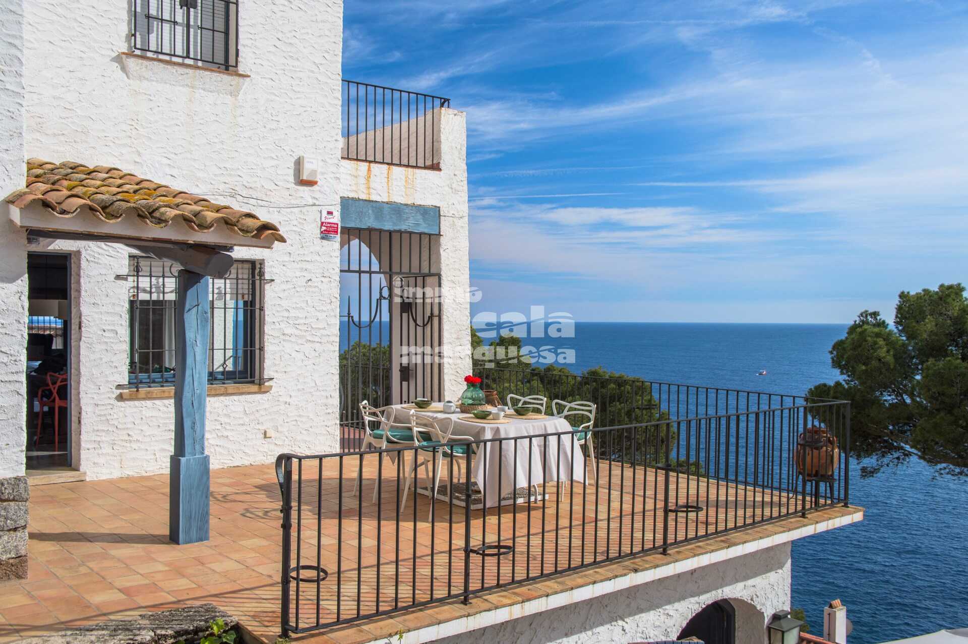 FRONT LINE OF THE SEA VILLA WITH LARGE PLOT IN LLAFRANC