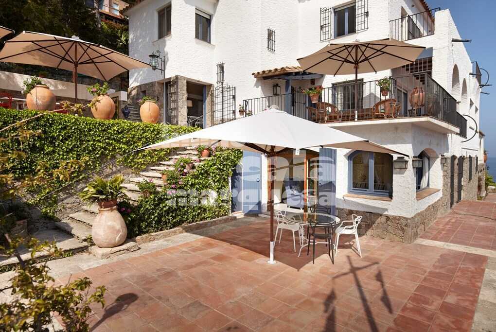 FRONT LINE OF THE SEA VILLA WITH LARGE PLOT IN LLAFRANC