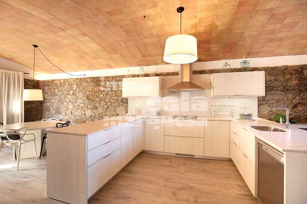 FRONT LINE OF THE SEA VILLA WITH LARGE PLOT IN LLAFRANC