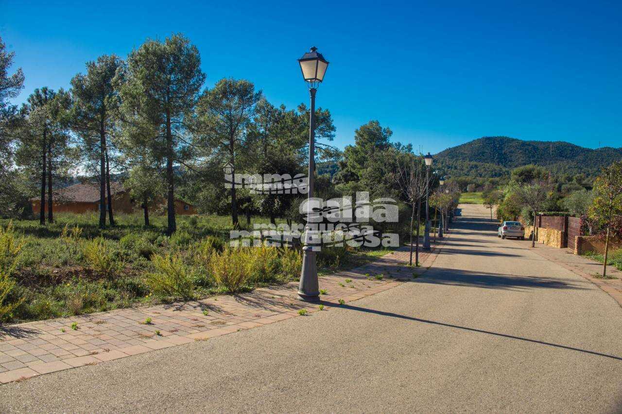 PARCELA nº 32 EN EXCLUSIVA URBANIZACIÓN EN VALL-LLOBREGA