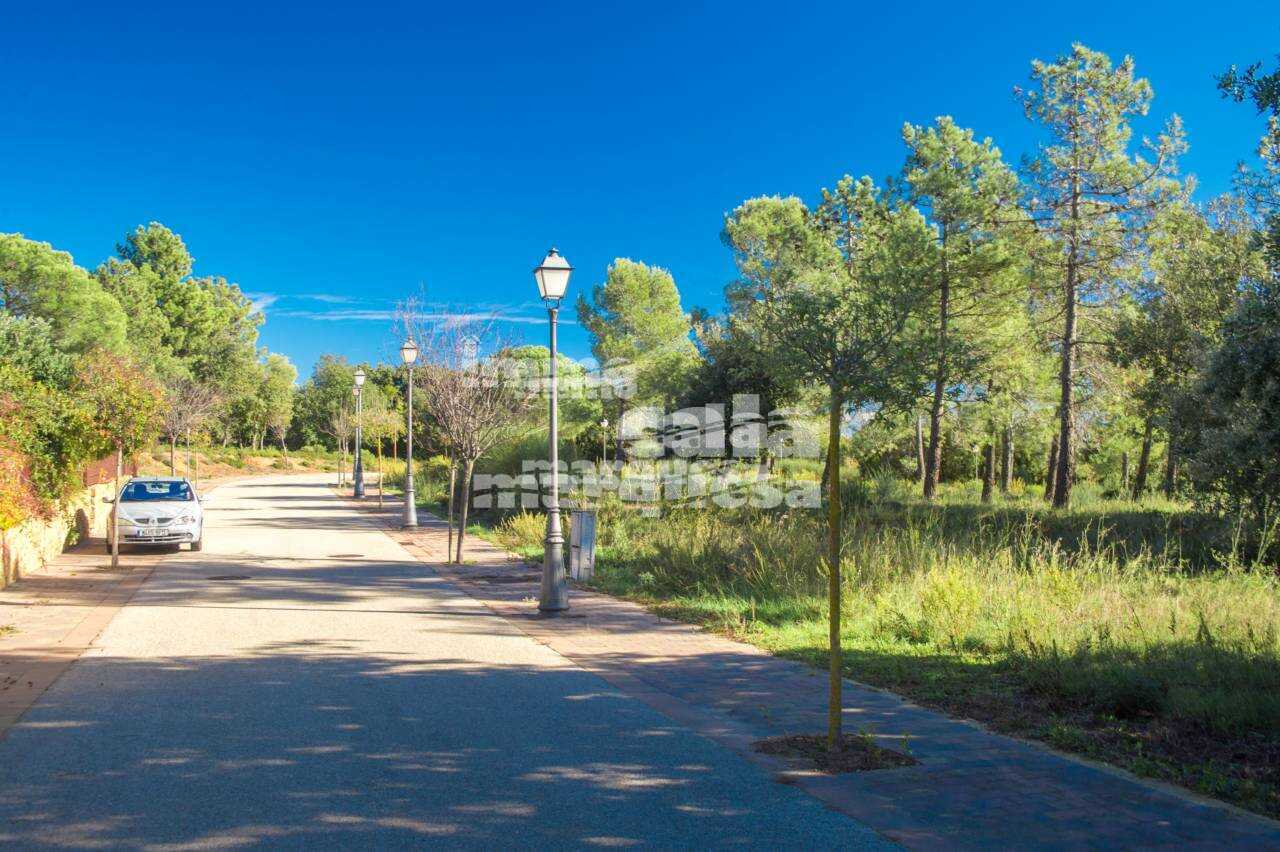 PARCELA nº 32 EN EXCLUSIVA URBANIZACIÓN EN VALL-LLOBREGA