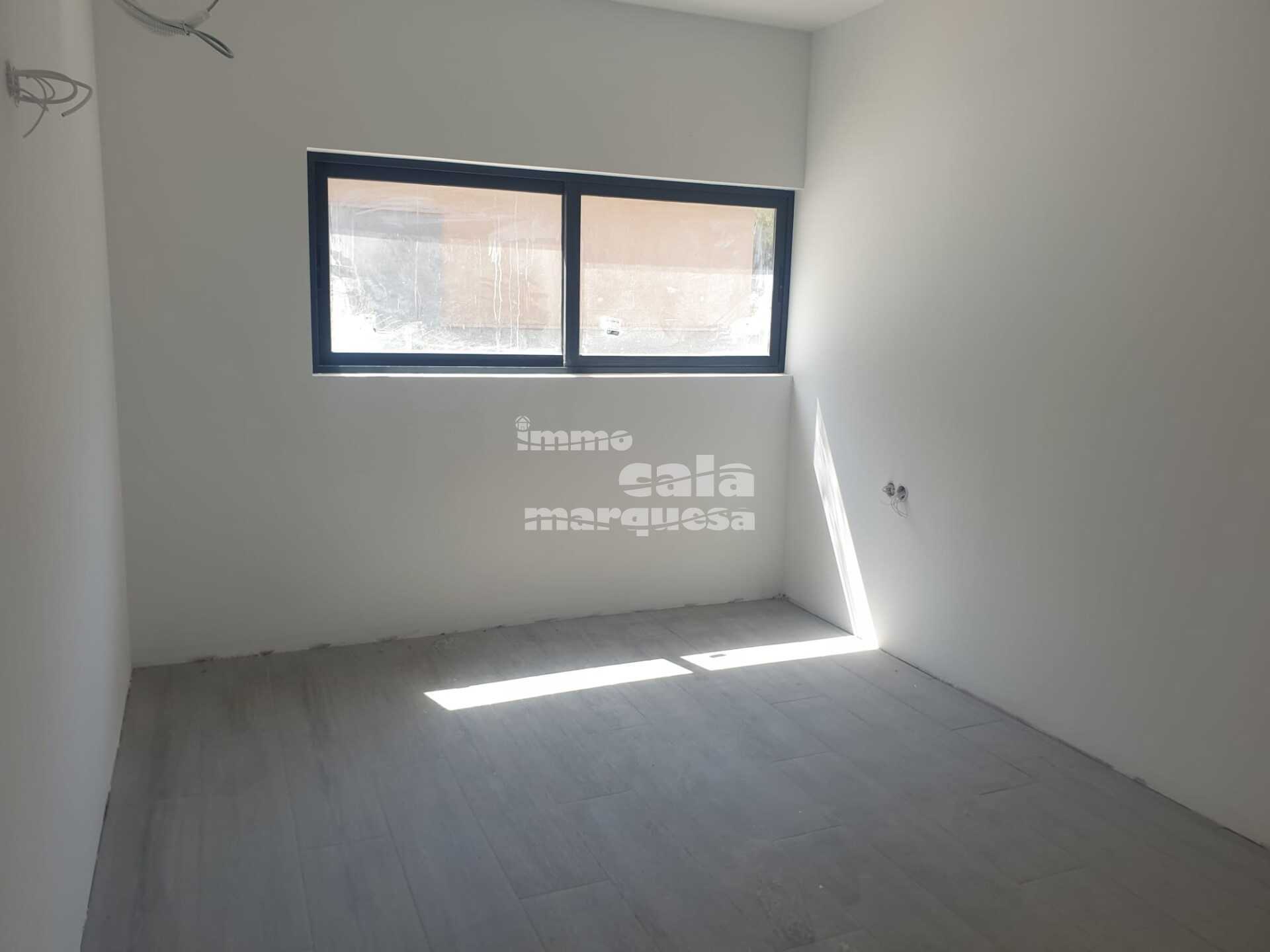 Casa moderna en construcción con grandes terrazas y buena orientación en Begur.