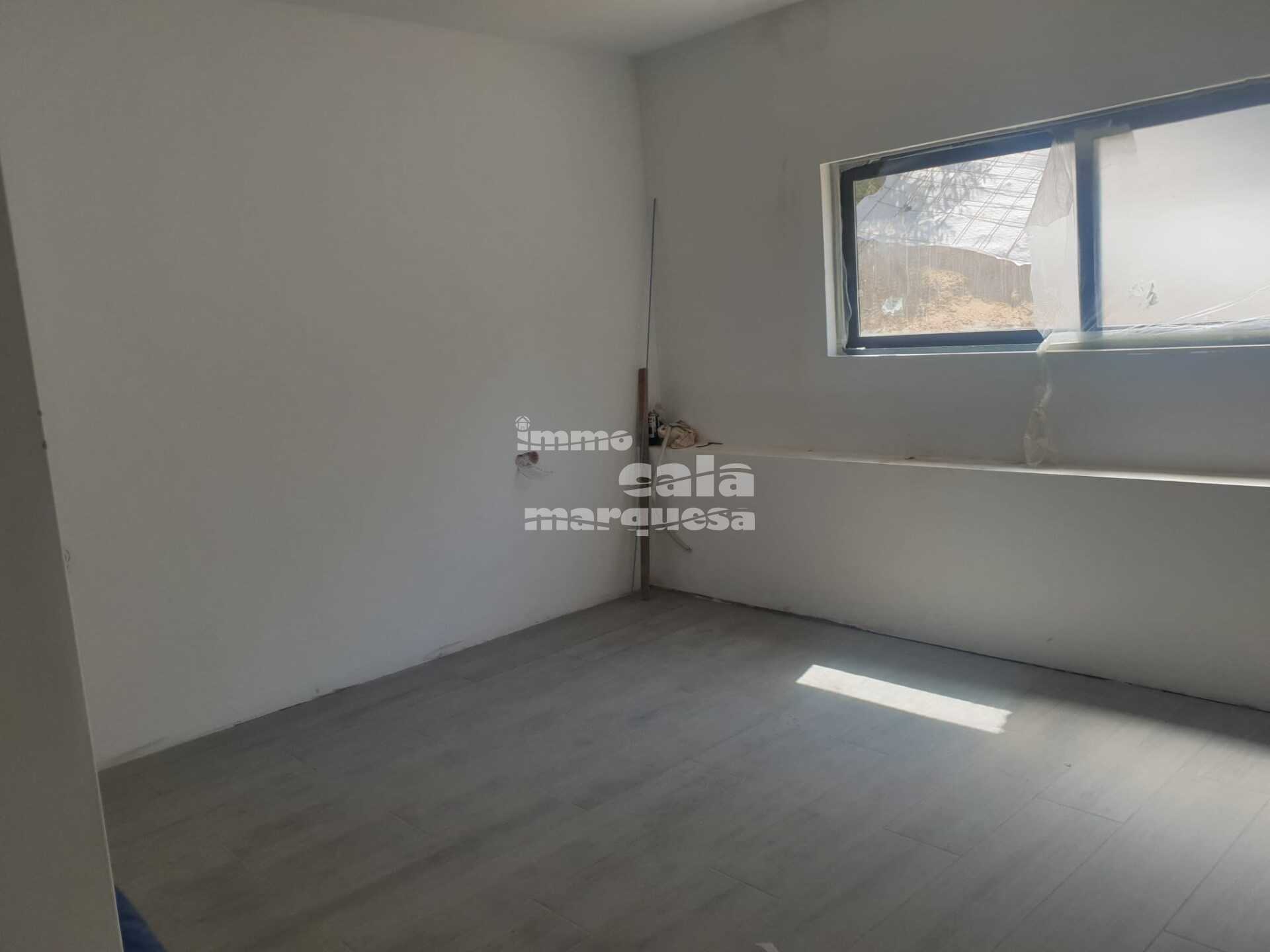 Casa moderna en construcción con grandes terrazas y buena orientación en Begur.