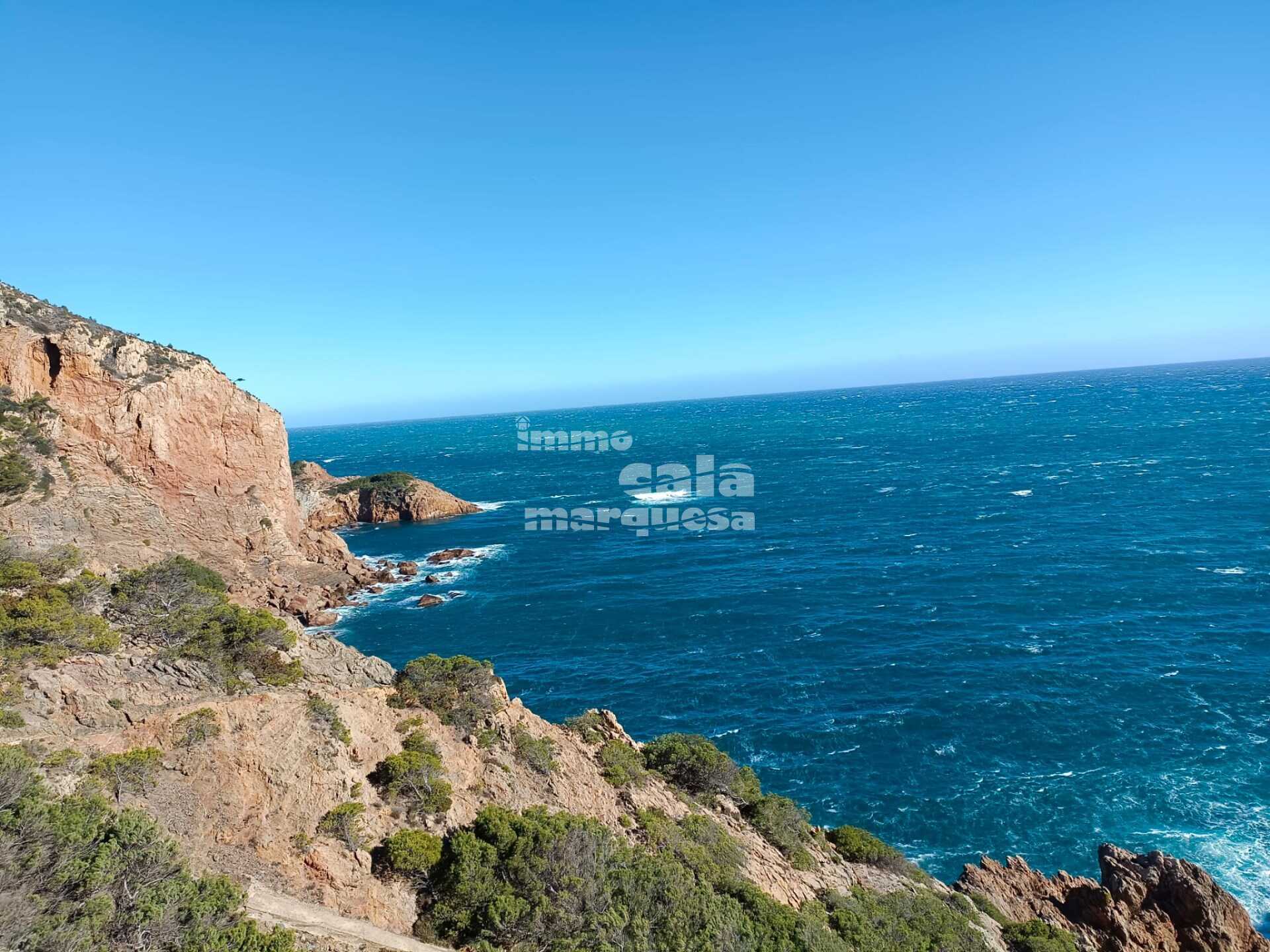 Exclusiu projecte de construcció d'una moderna villa a primera linia de mar i espectaculars vistes a Begur