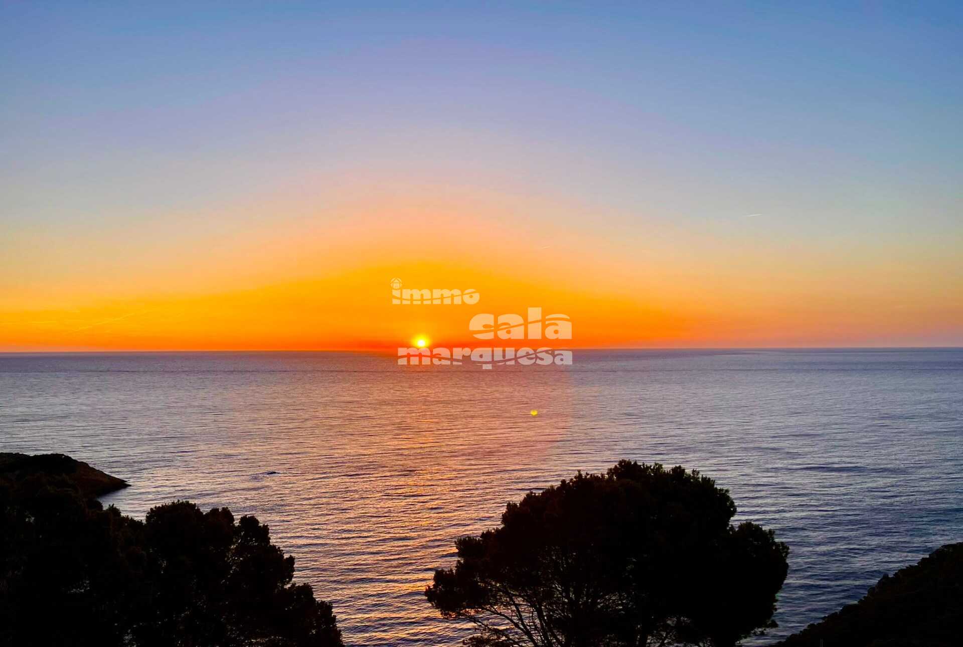 Exclusiu projecte de construcció d'una moderna villa a primera linia de mar i espectaculars vistes a Begur