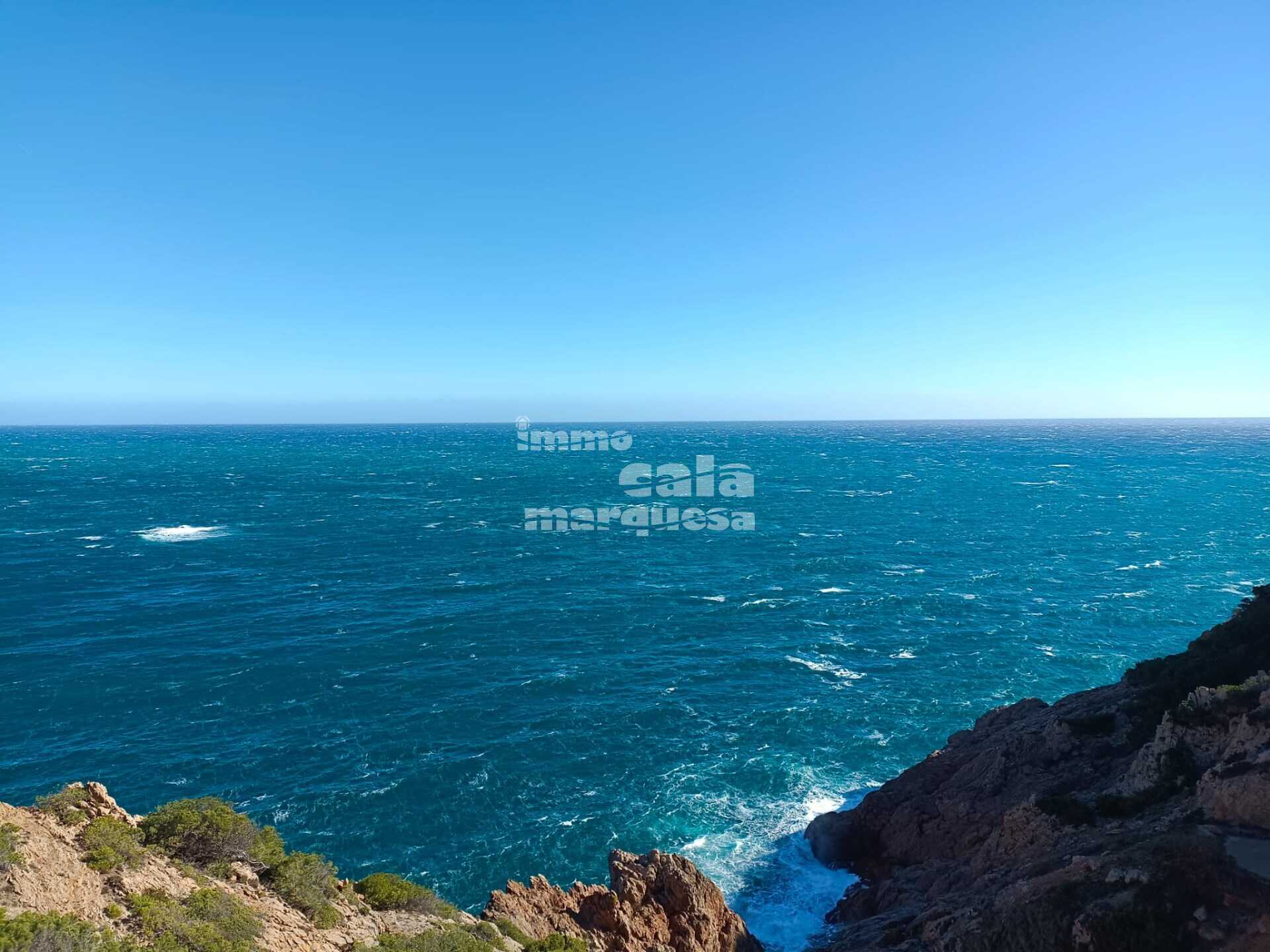Exclusiu projecte de construcció d'una moderna villa a primera linia de mar i espectaculars vistes a Begur