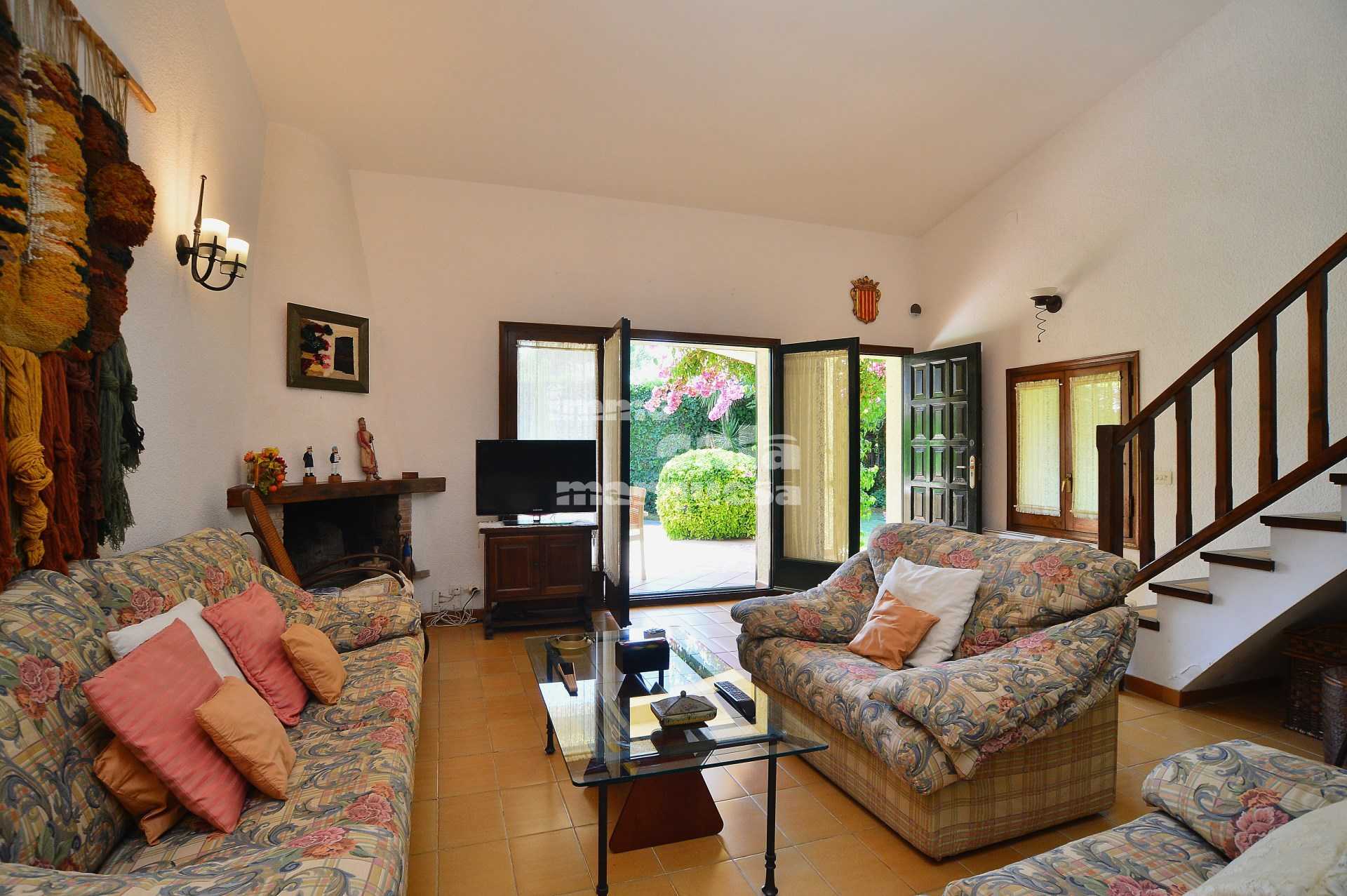 CASA ADOSADA CON JARDÍN PRIVADO EN LA ZONA DEL PRAT XIRLO EN CALELLA DE PALAFRUGELL