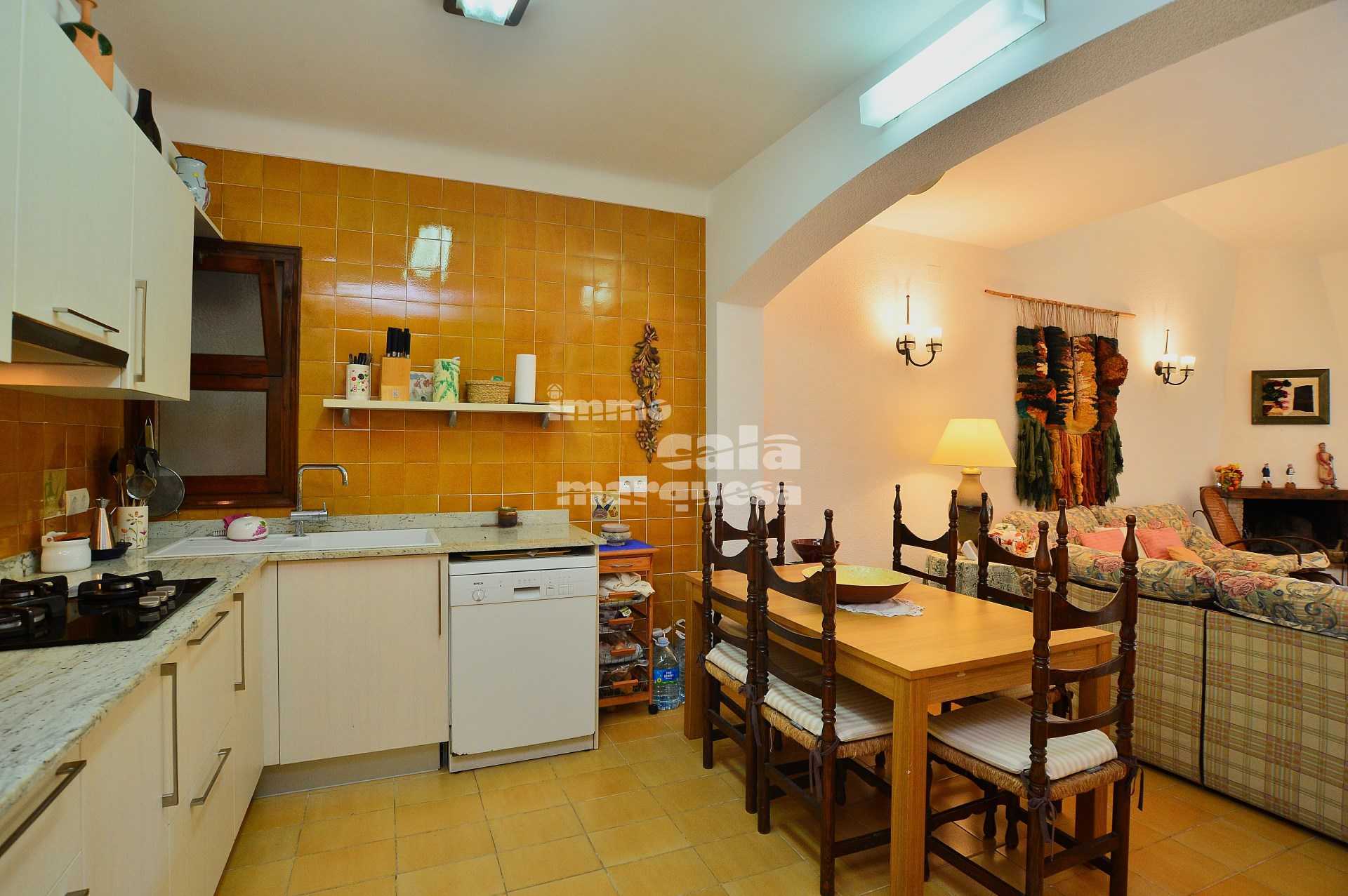 CASA ADOSADA CON JARDÍN PRIVADO EN LA ZONA DEL PRAT XIRLO EN CALELLA DE PALAFRUGELL