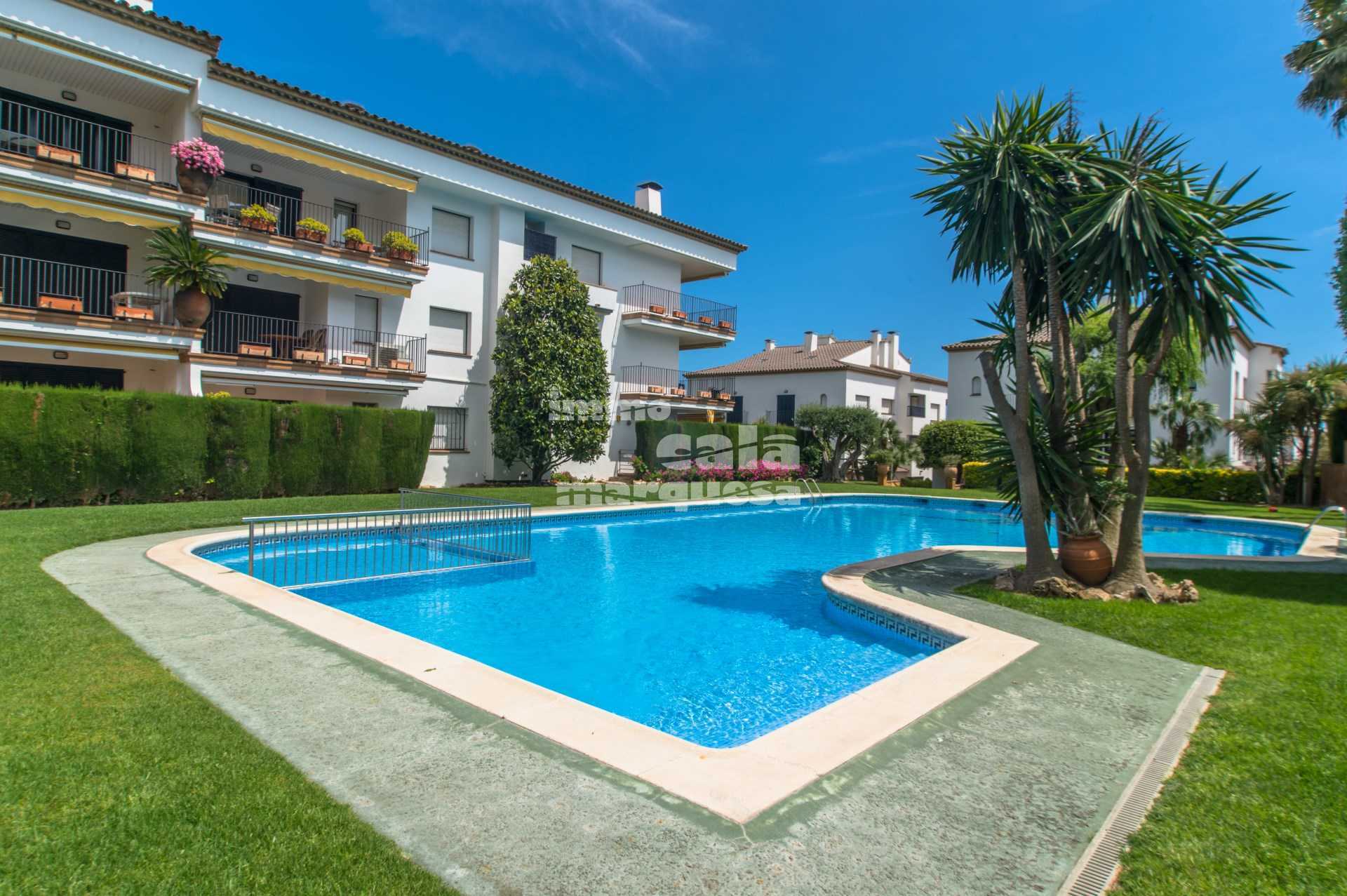 APARTAMENT EN PLANTA BAIXA AMB JARDÍ I PISCINA AL CENTRE DE CALELLA DE PALAFRUGELL
