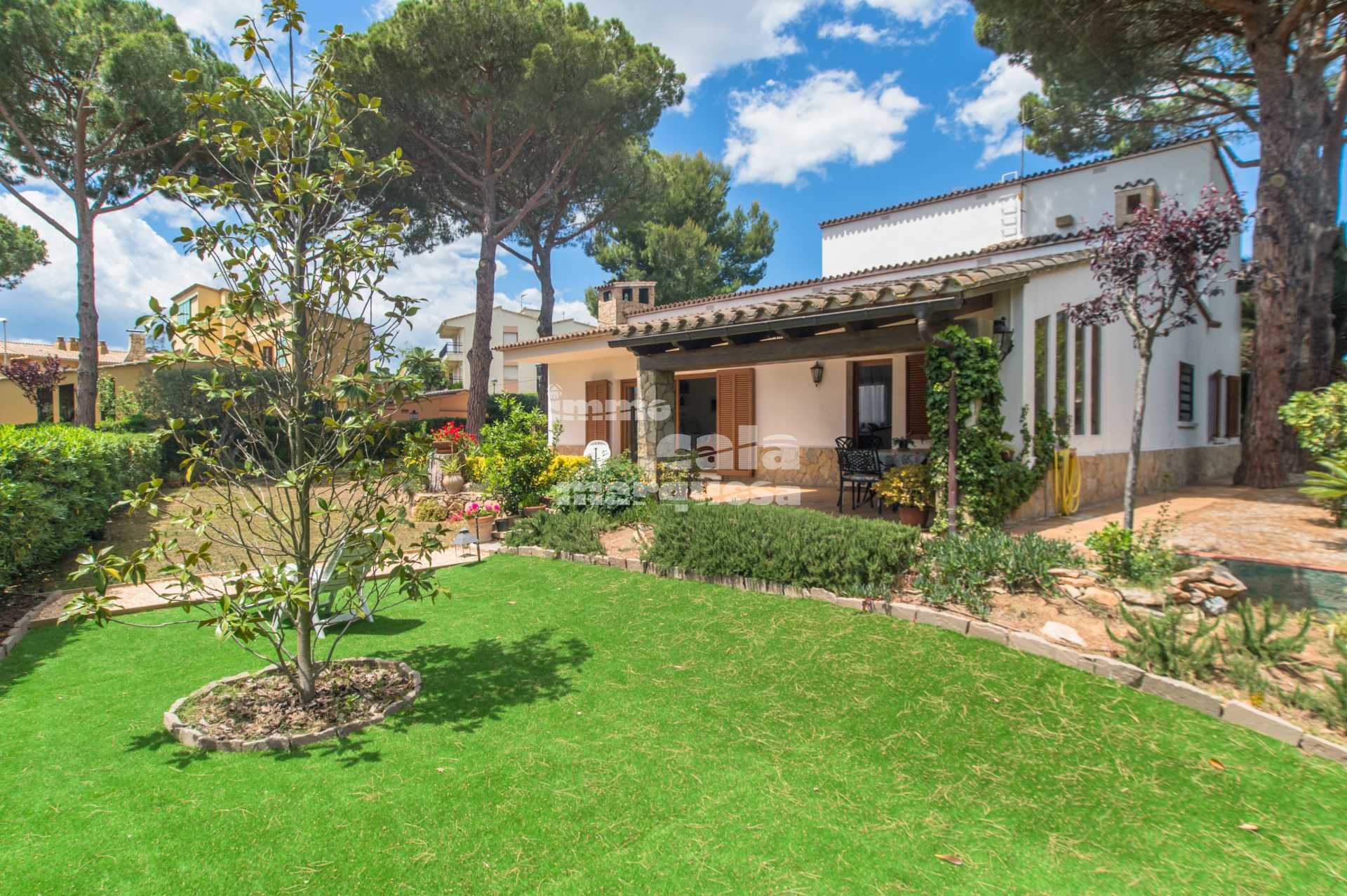CASA AMB JARDÍ PRIVAT A POCS METRES DEL CENTRE DE CALELLA DE PALAFRUGELL