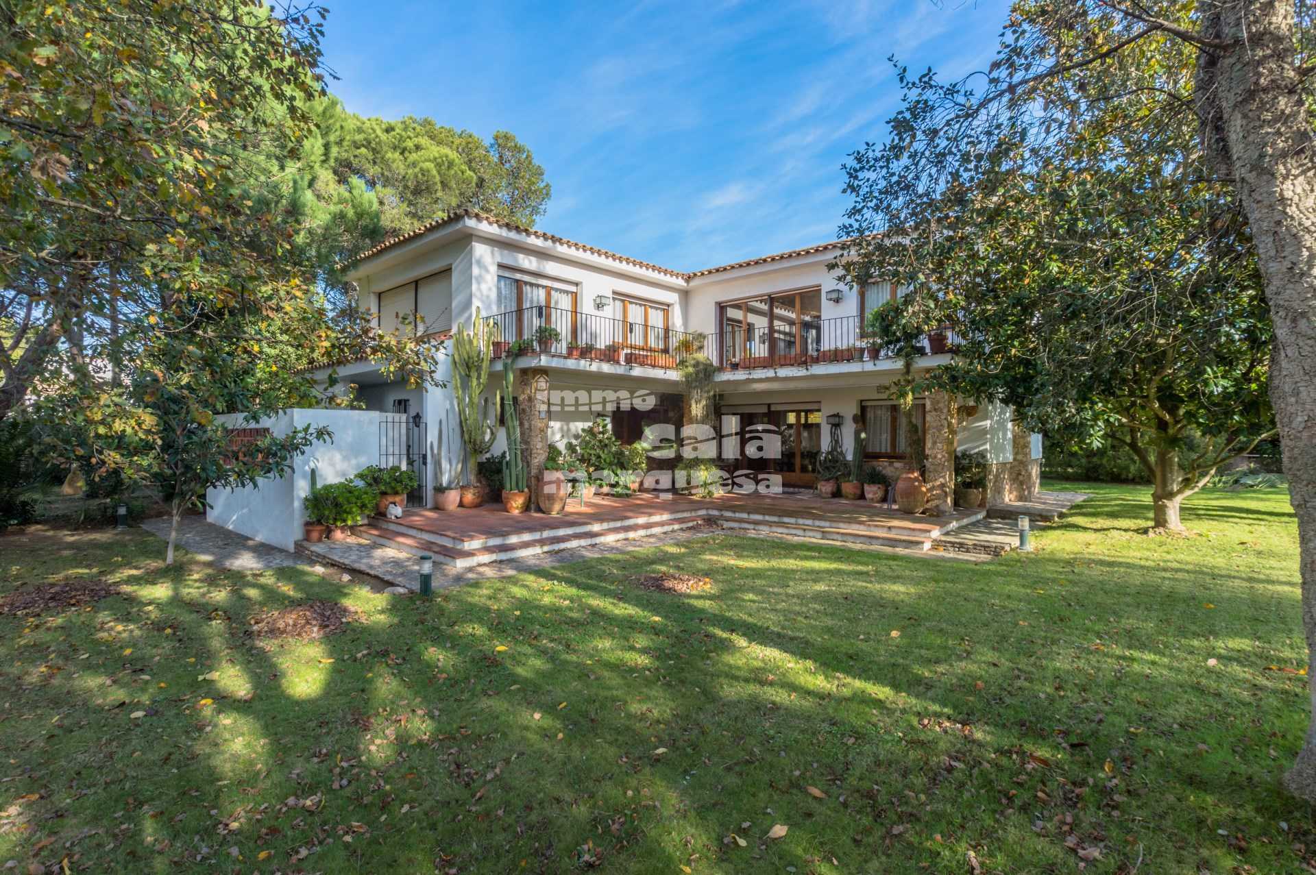 FANTÁSTICA CASA CON GRAN TERRENO CERCA DEL CENTRO DE CALELLA DE PALAFRUGELL