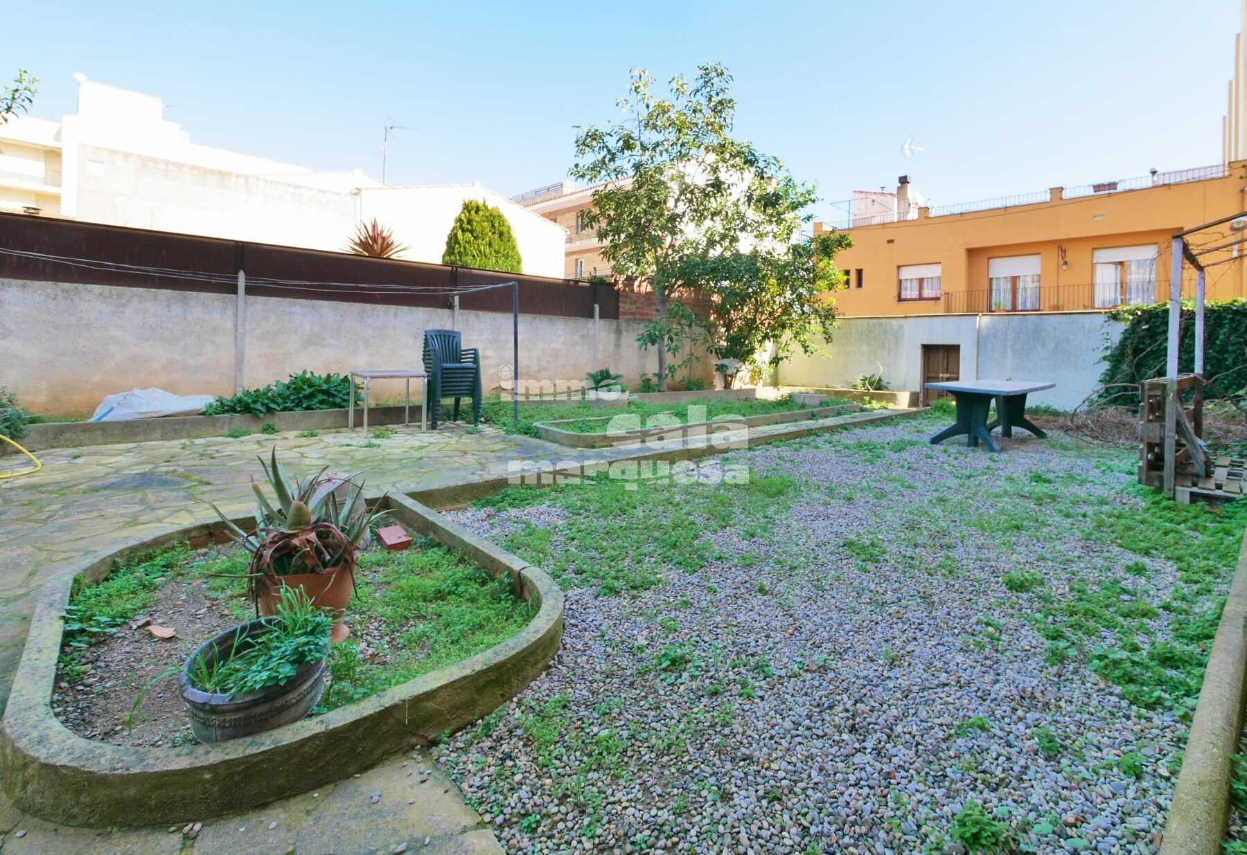 CASA DE POBLE AMB MOLTES POSSIBILITATS SITUADA AL CENTRE DE PALAFRUGELL