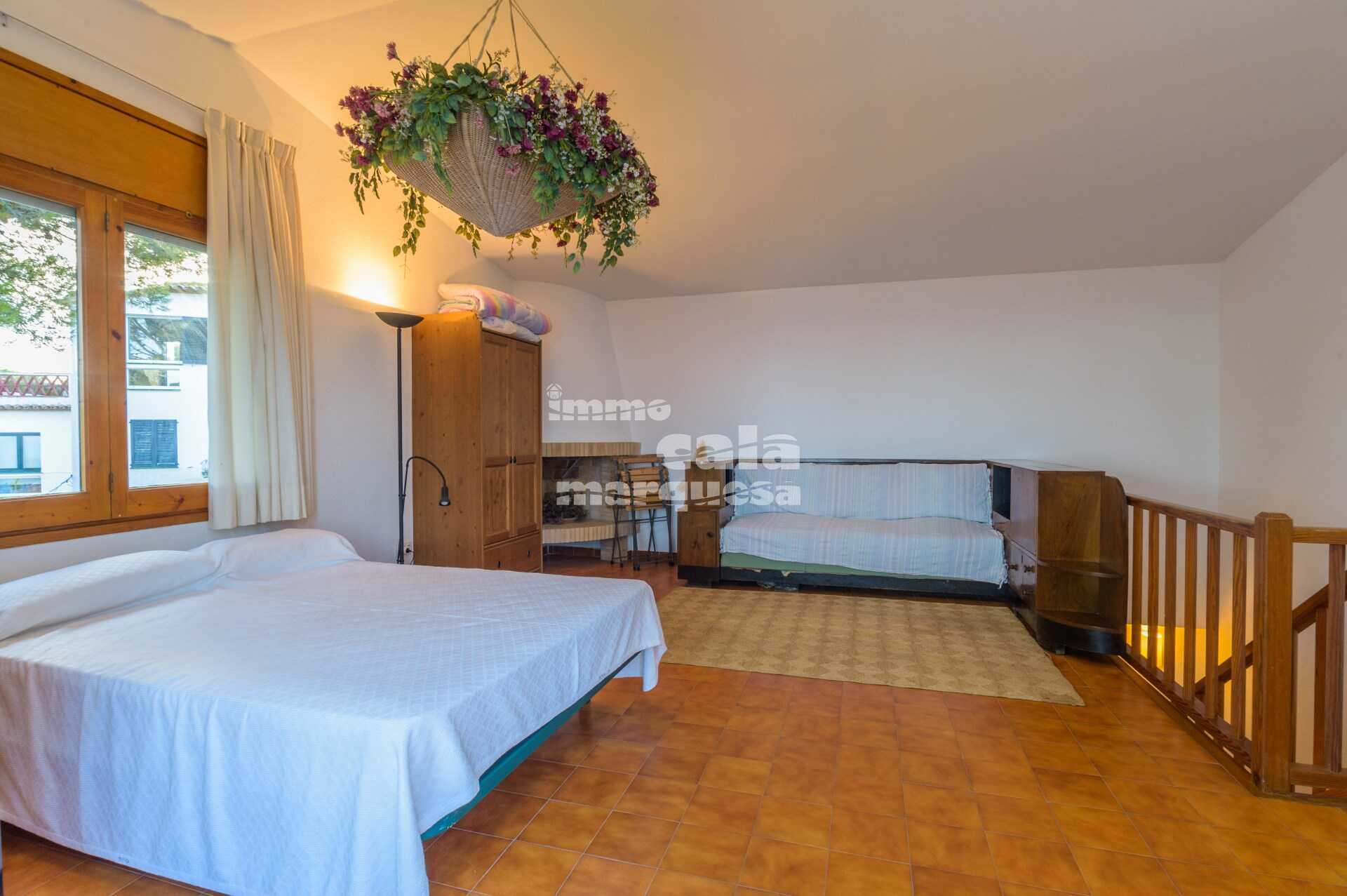 MAGNÍFICA CASA ADOSADA CON VISTAS AL MAR EN CALELLA DE PALAFRUGELL