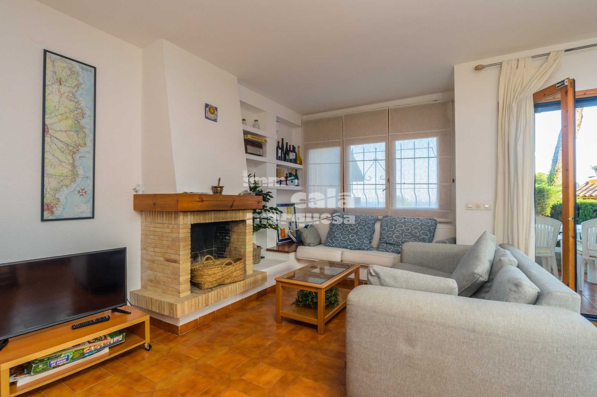 MAGNÍFICA CASA ADOSADA CON VISTAS AL MAR EN CALELLA DE PALAFRUGELL