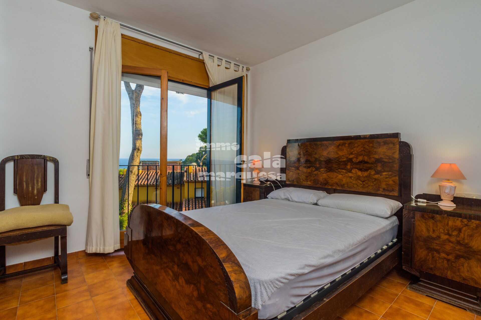 MAGNÍFICA CASA ADOSADA CON VISTAS AL MAR EN CALELLA DE PALAFRUGELL