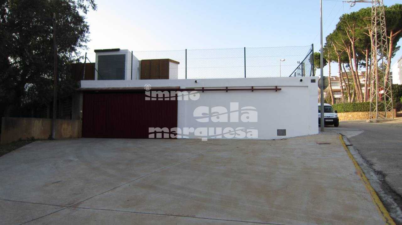 PARKING CERRADO EN CALELLA DE PALAFRUGELL