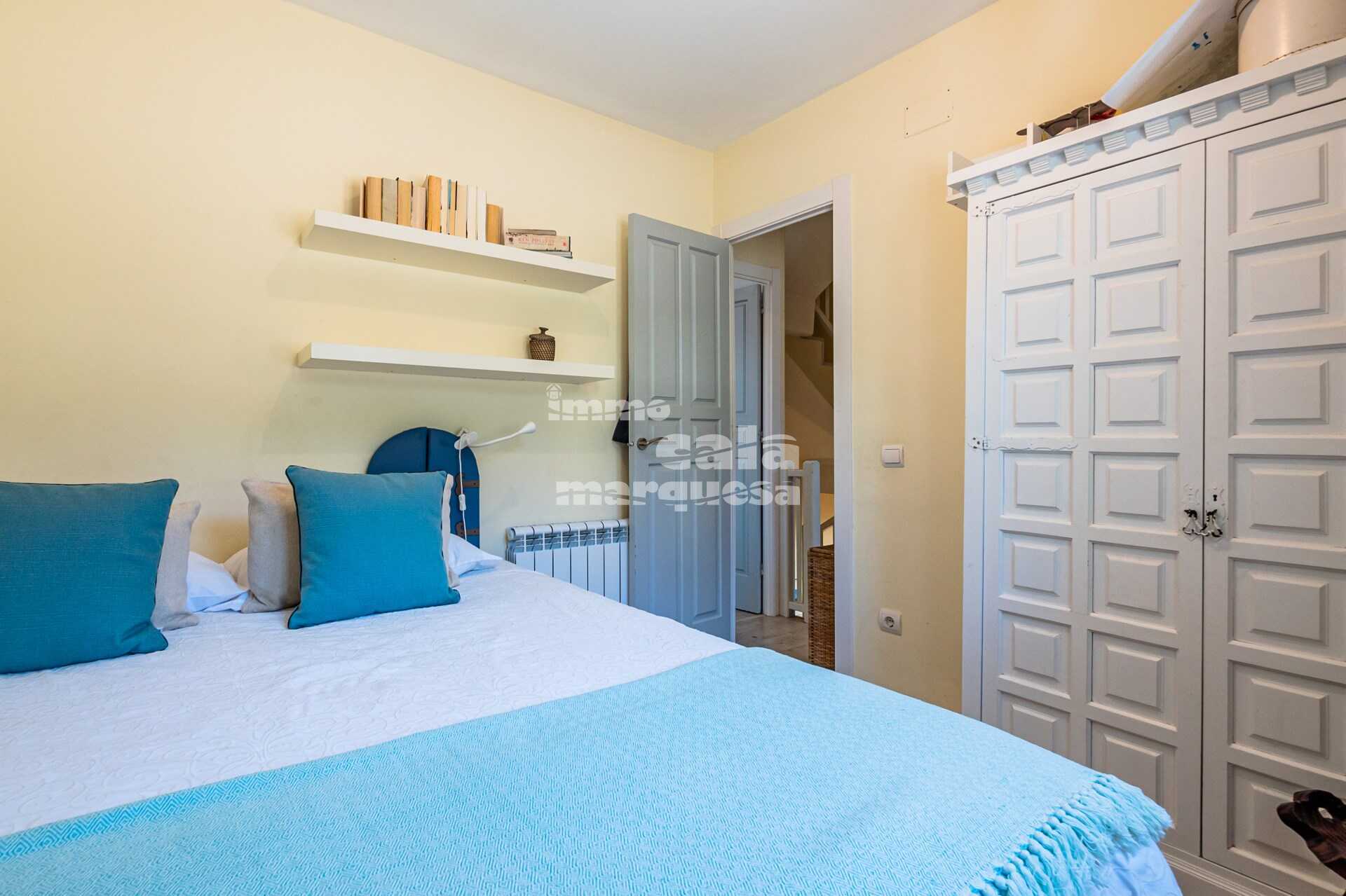 CASA ESQUINERA CON JARDÍN PRIVADO Y PISCINA COMUNITARIA EN CALELLA DE PALAFRUGELL