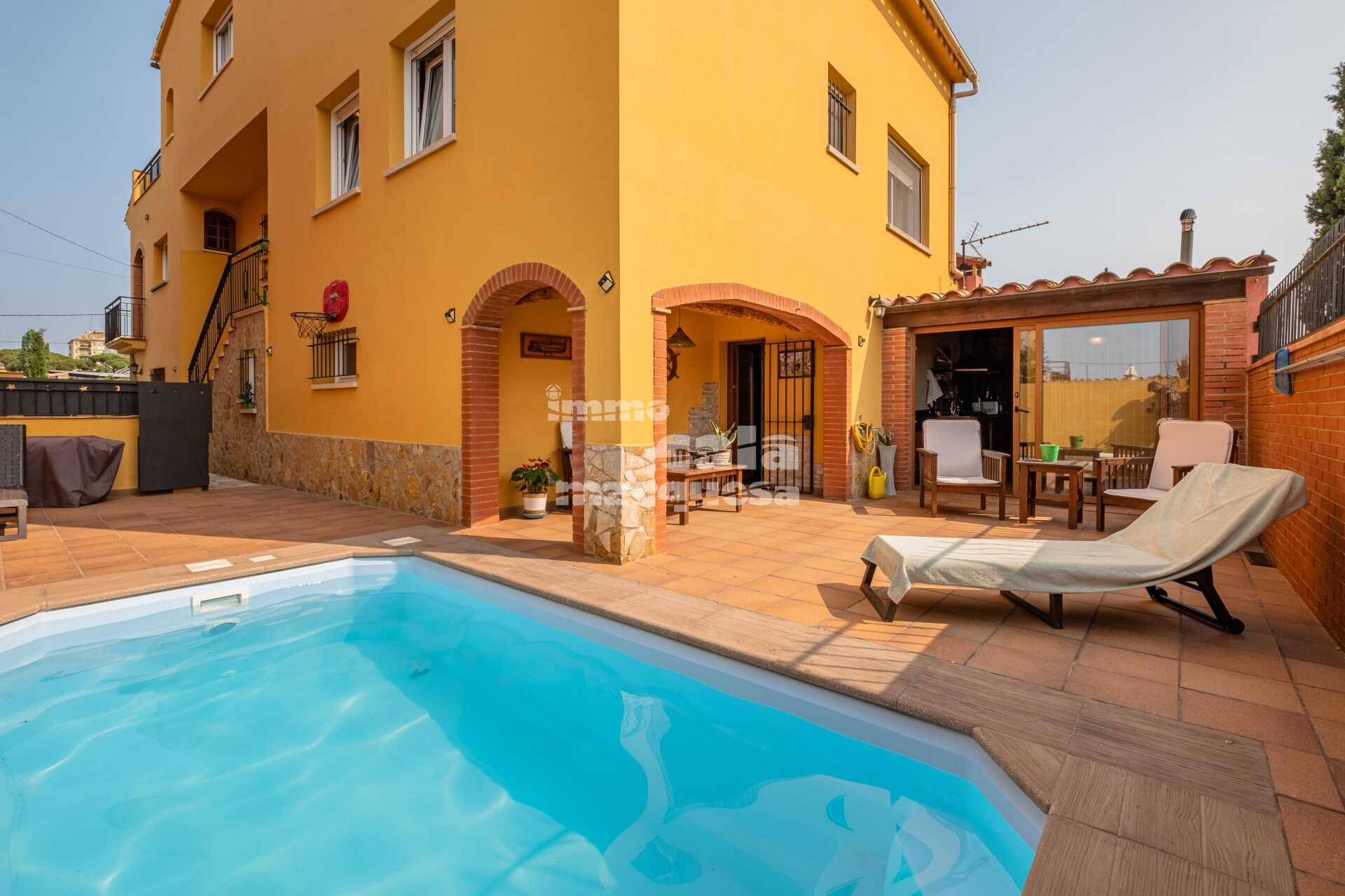 CASA AMB PATI I PISCINA A PALAFRUGELL
