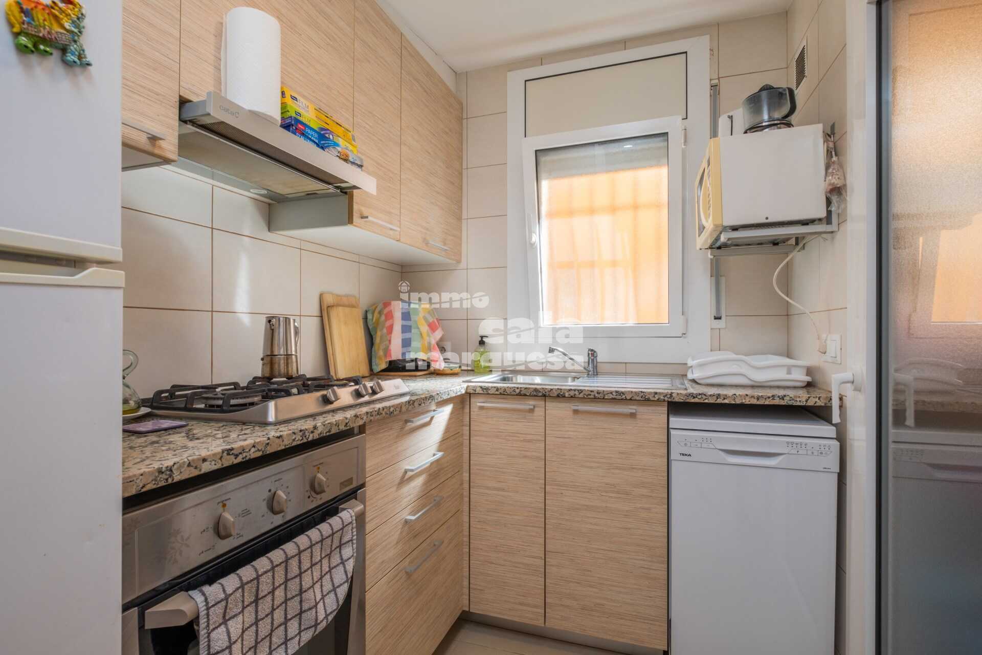 Bonic apartament en planta baixa  en comunitat amb jardí i piscina