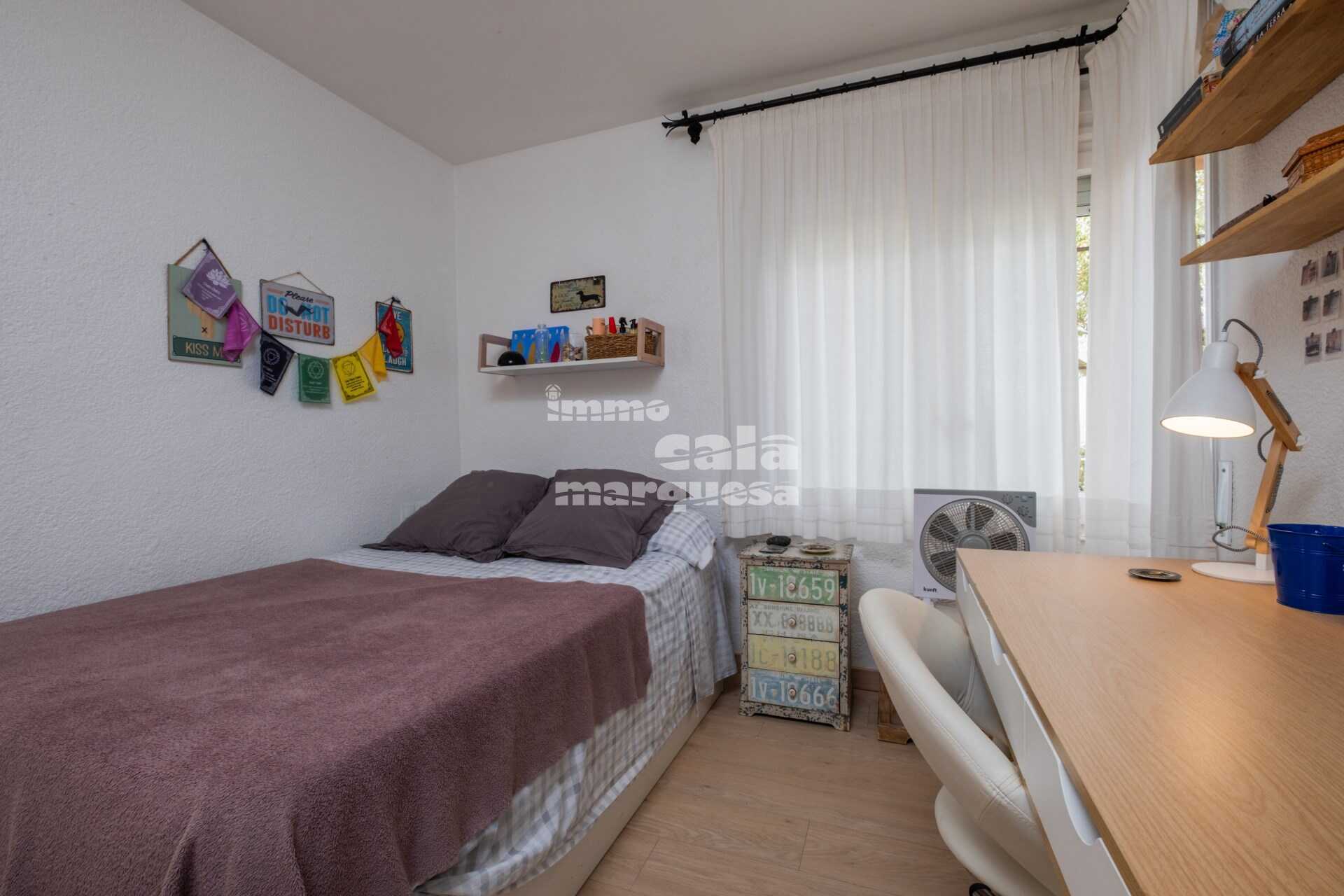 Bonic apartament en planta baixa  en comunitat amb jardí i piscina
