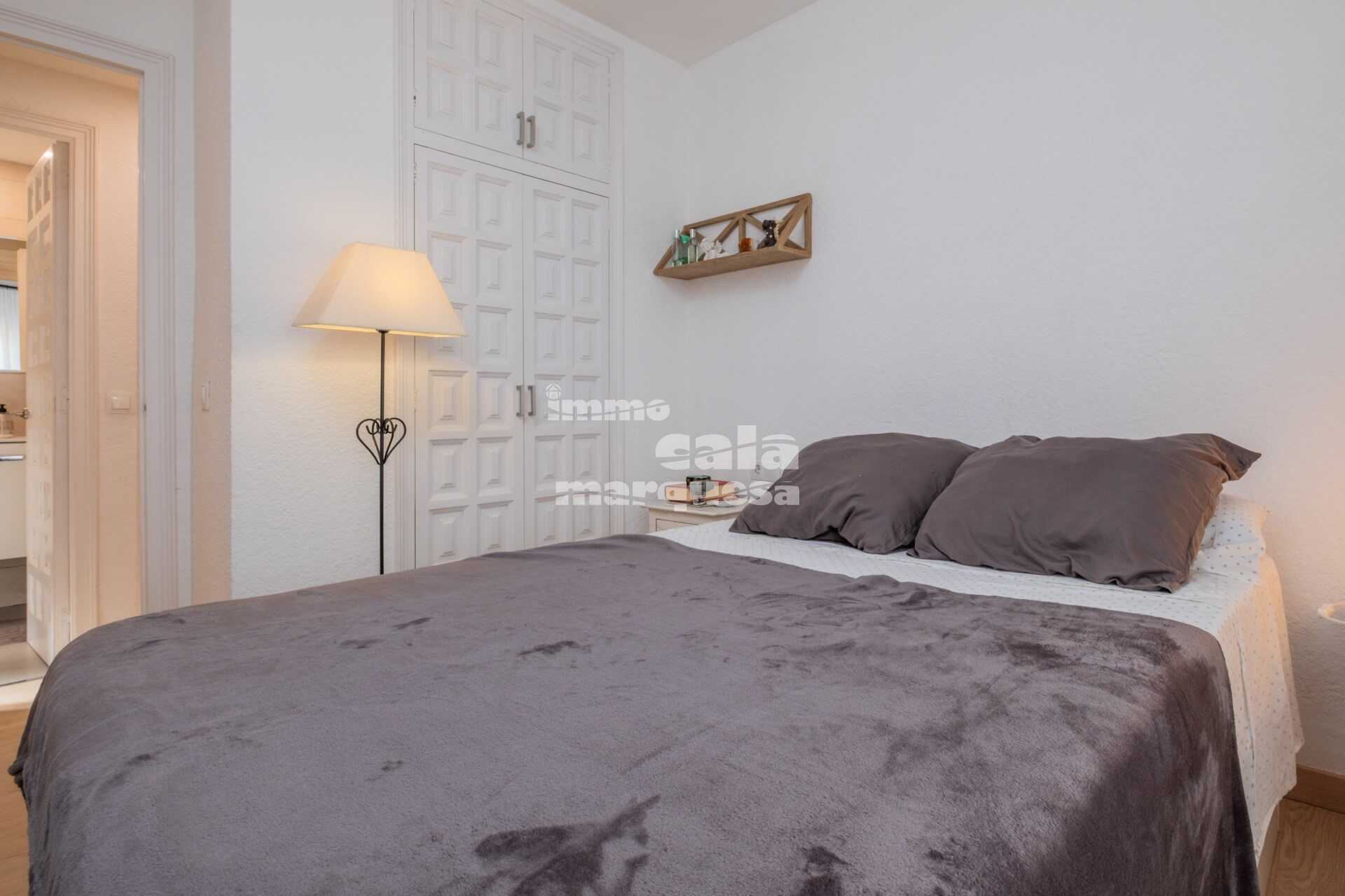 Bonic apartament en planta baixa  en comunitat amb jardí i piscina