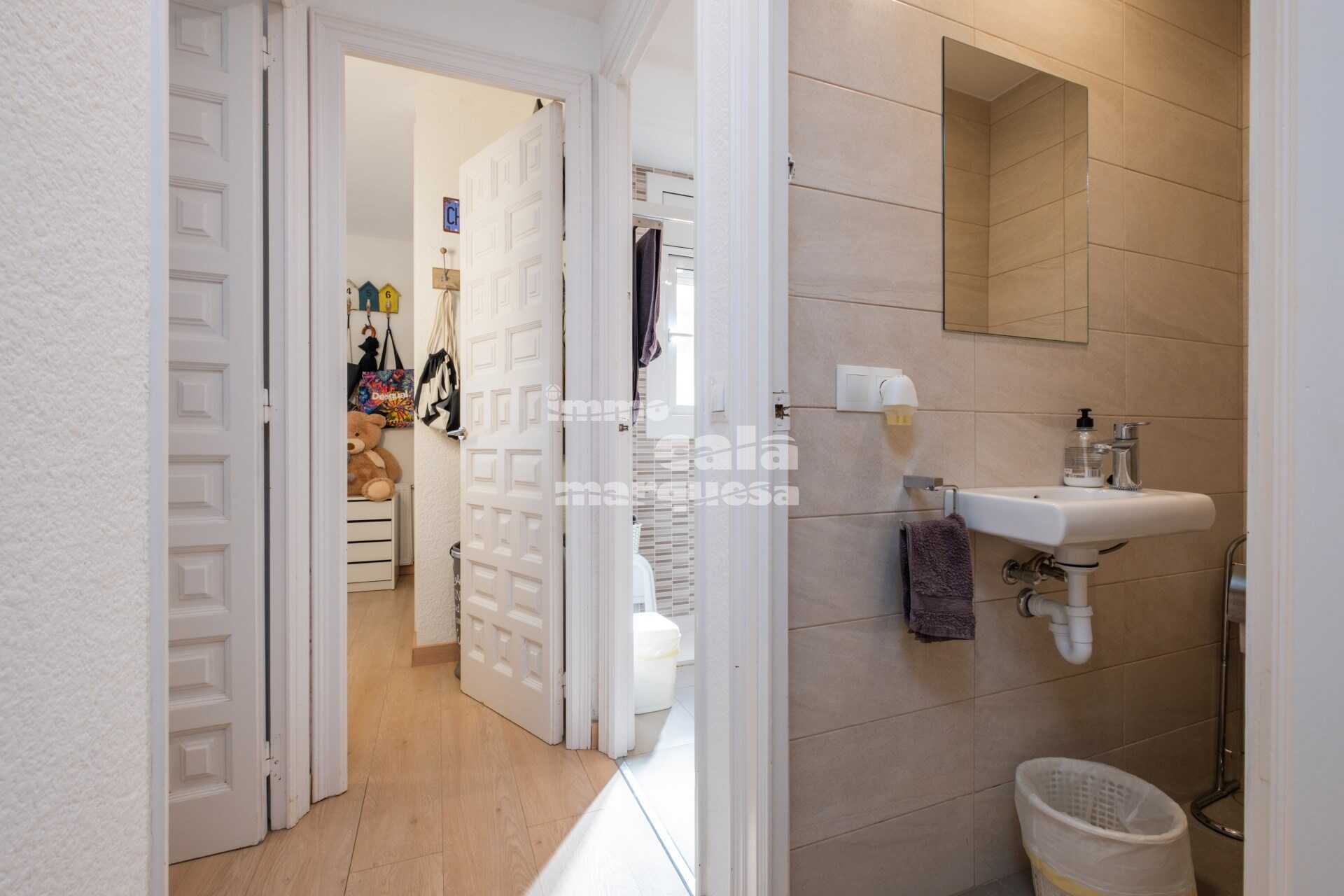 Bonic apartament en planta baixa  en comunitat amb jardí i piscina
