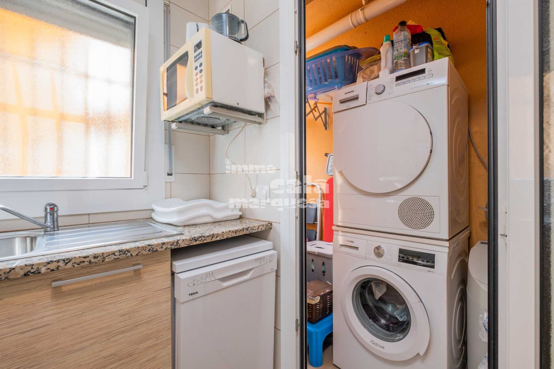 Bonic apartament en planta baixa  en comunitat amb jardí i piscina