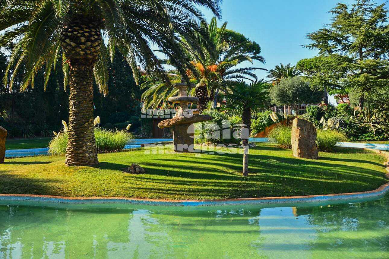 Bonic apartament en planta baixa  en comunitat amb jardí i piscina