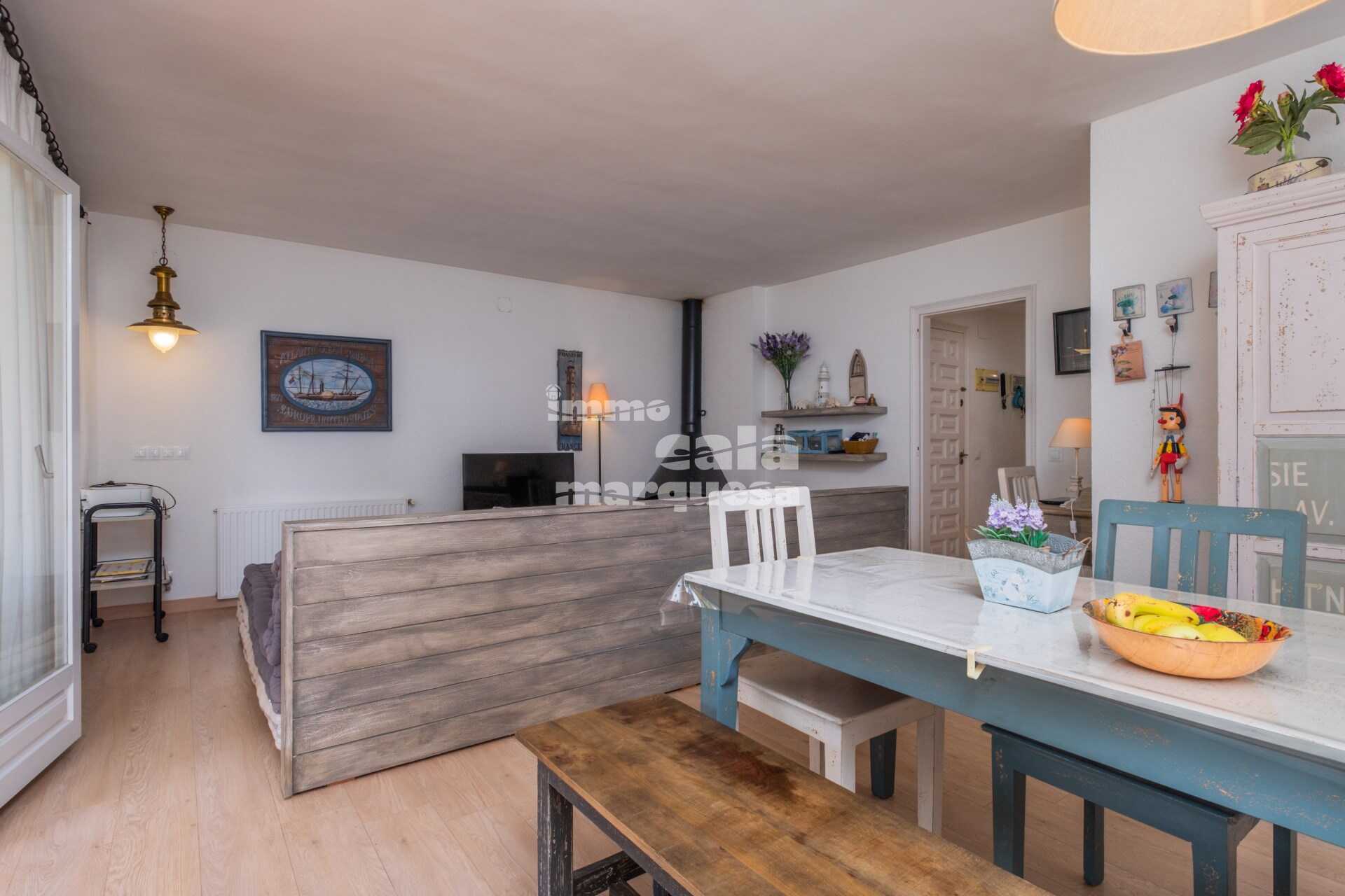Bonic apartament en planta baixa  en comunitat amb jardí i piscina