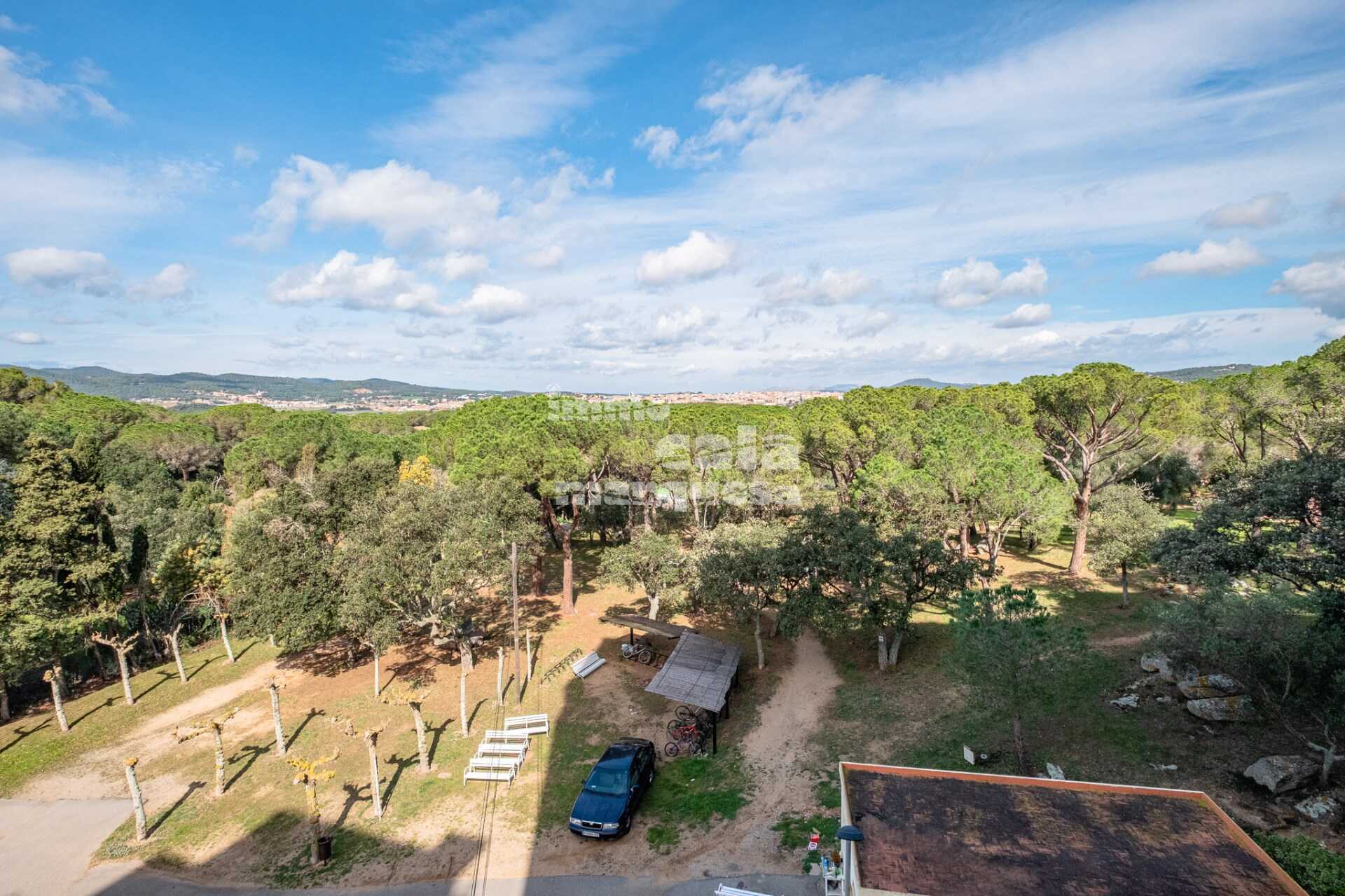 Apartment in pleasant community with pool in Calella de Palafrugell