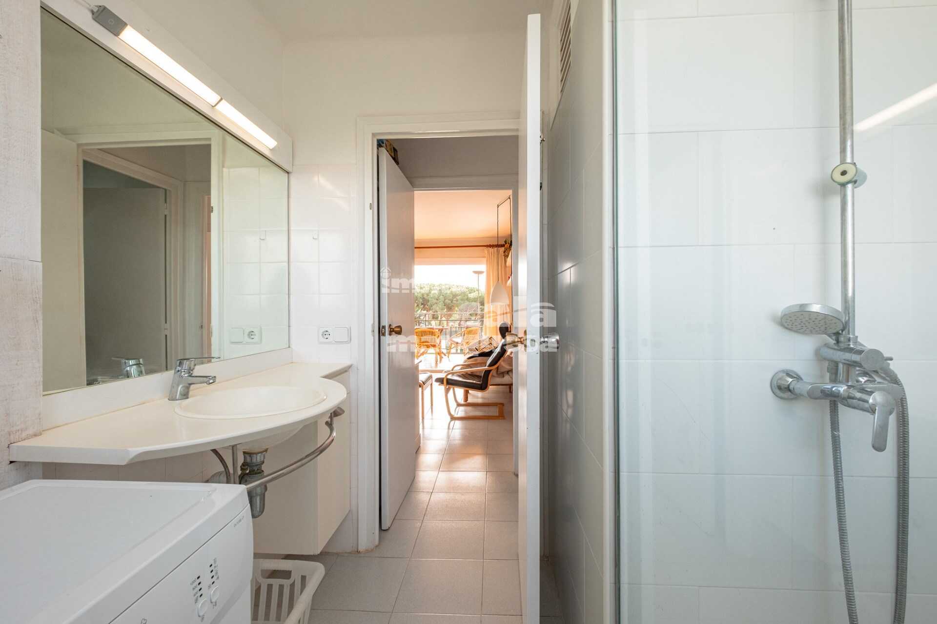 Apartment in pleasant community with pool in Calella de Palafrugell
