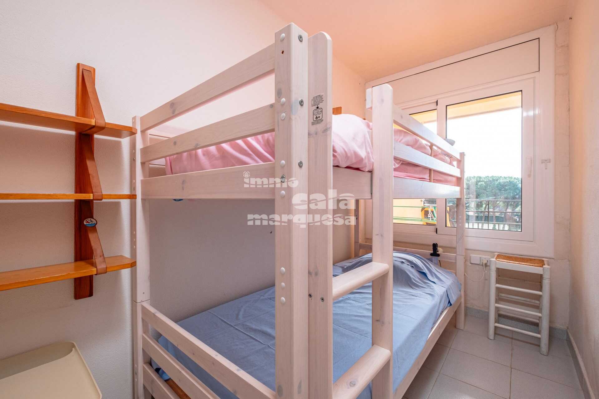 Apartment in pleasant community with pool in Calella de Palafrugell