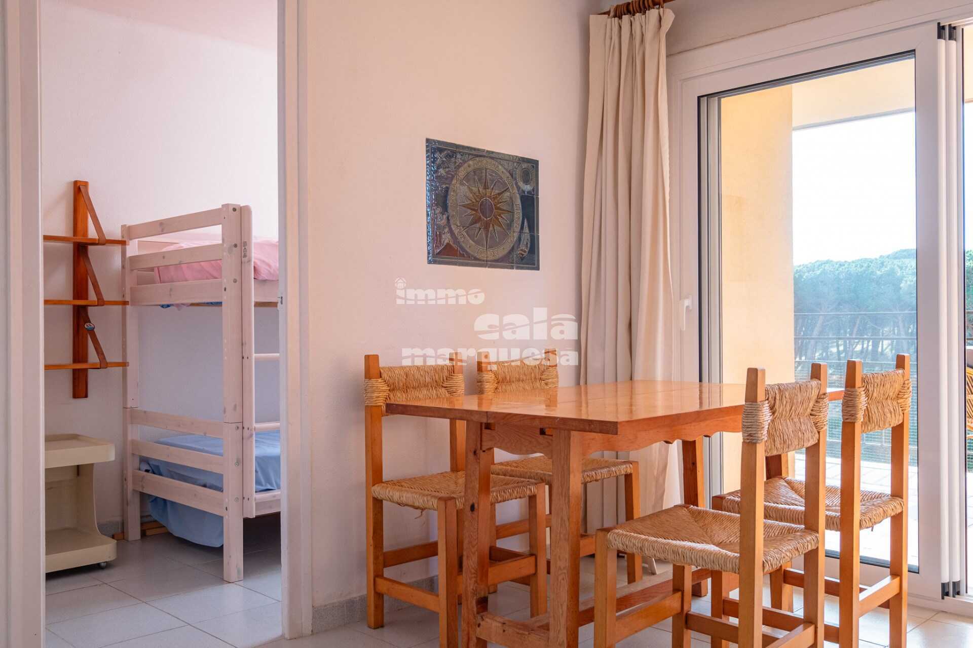 Apartment in pleasant community with pool in Calella de Palafrugell