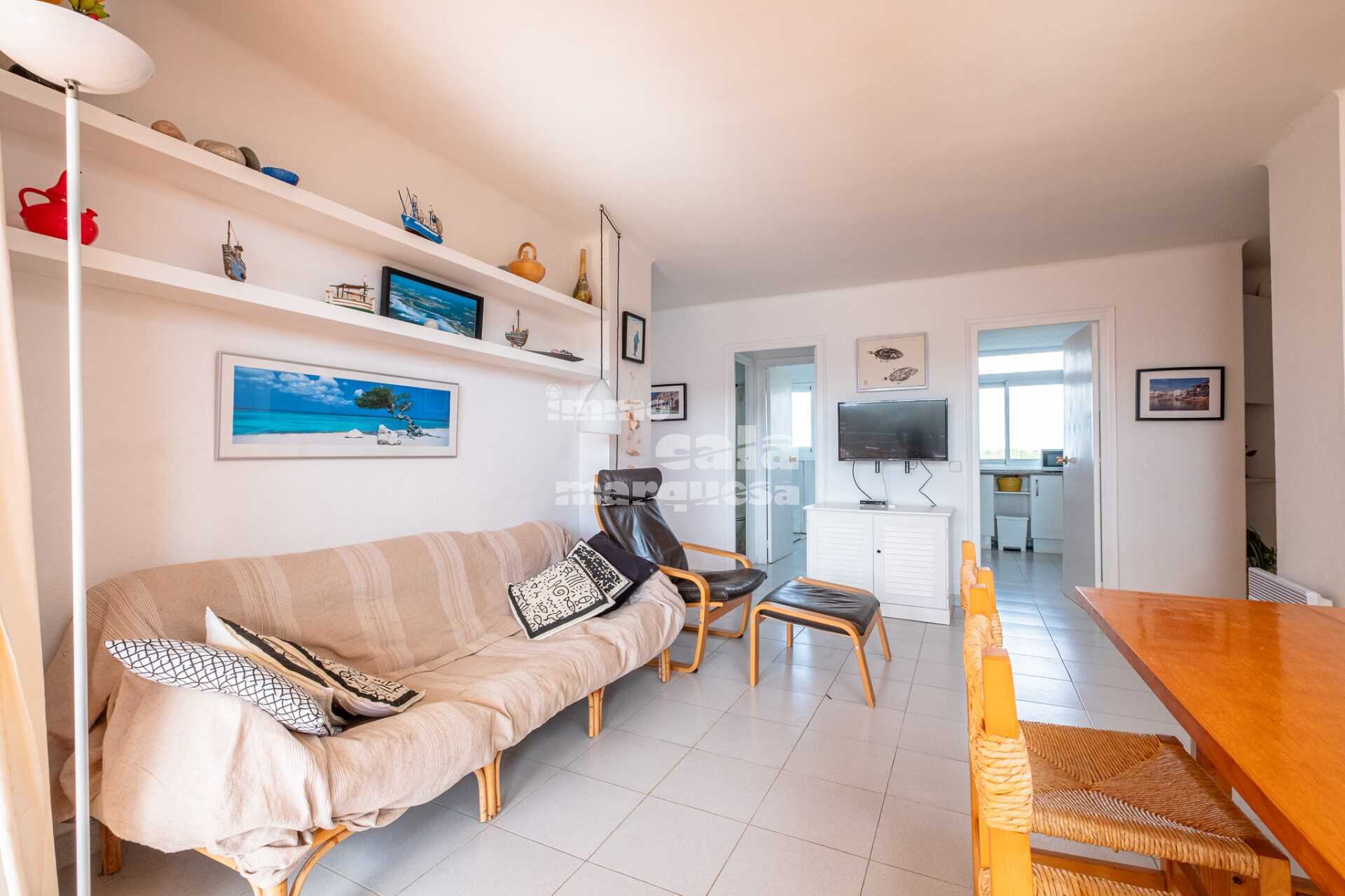 Apartment in pleasant community with pool in Calella de Palafrugell