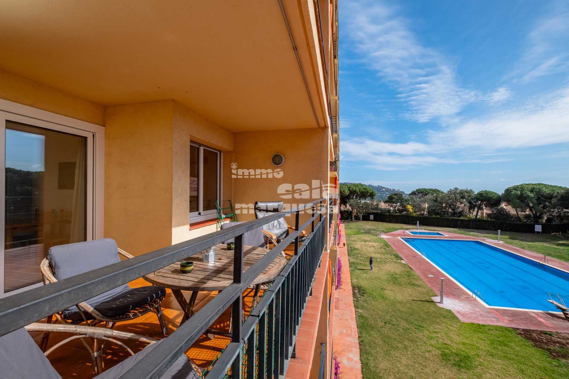 Apartment in pleasant community with pool in Calella de Palafrugell