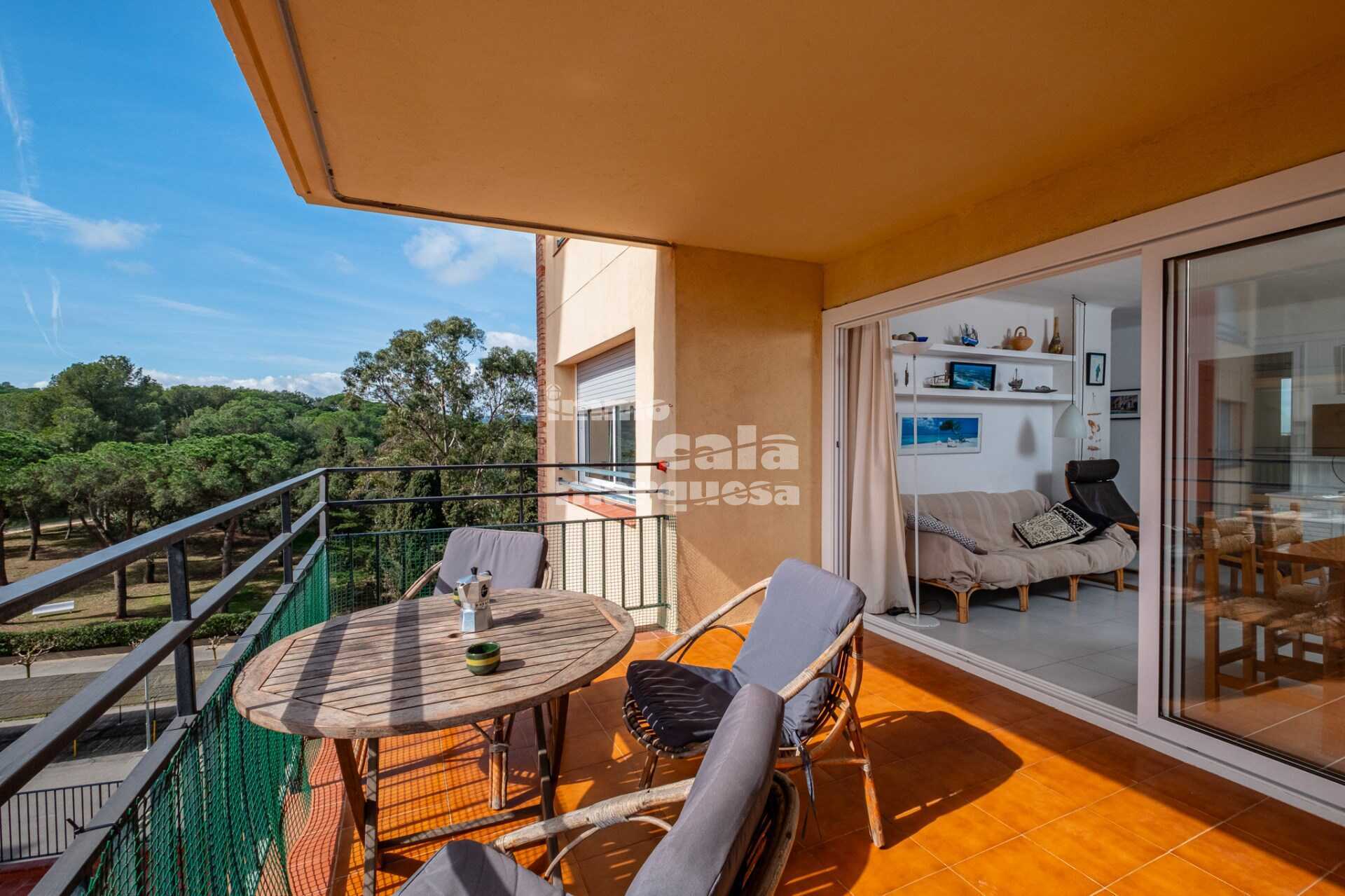 Apartment in pleasant community with pool in Calella de Palafrugell