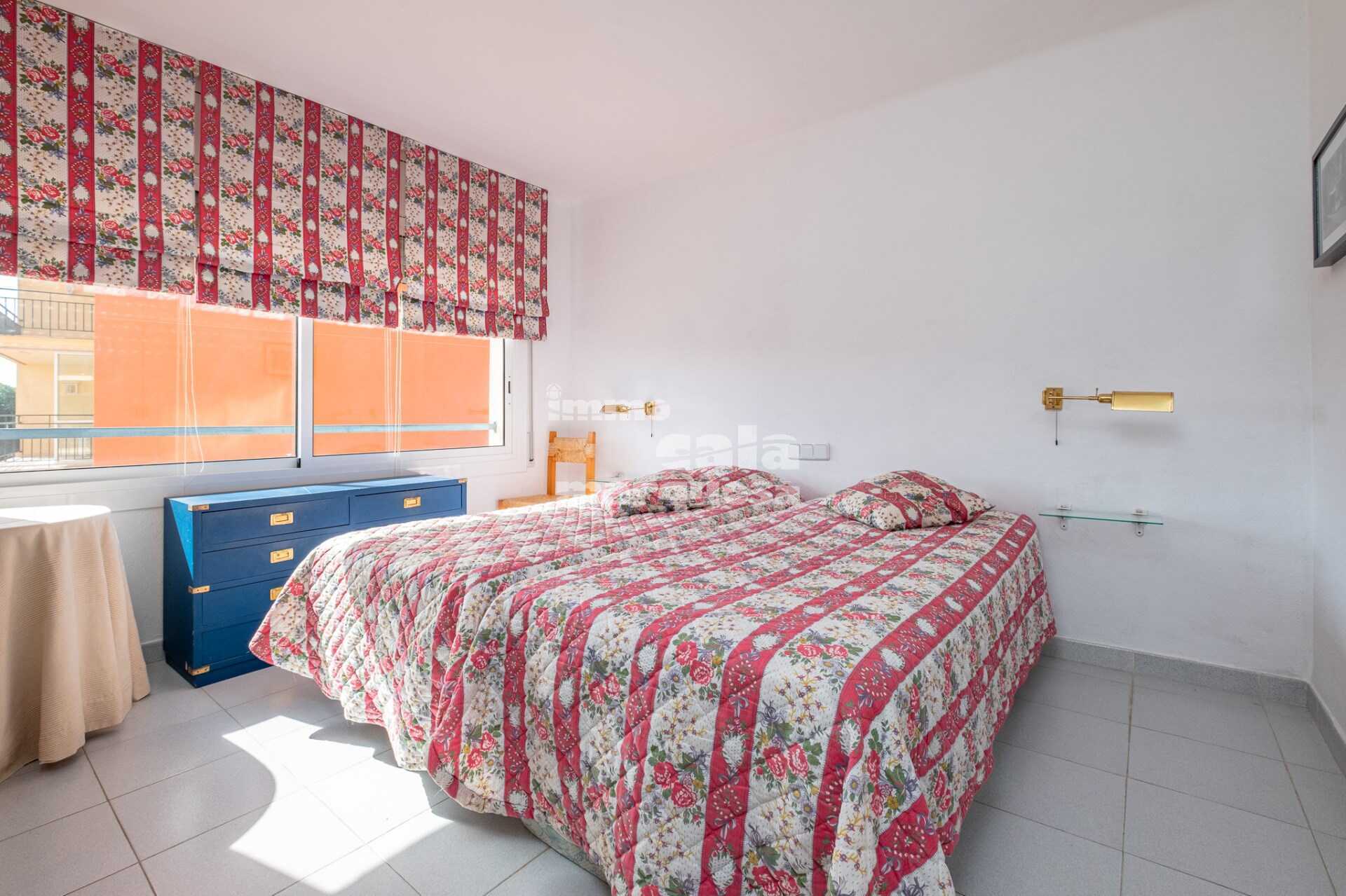 Apartment in pleasant community with pool in Calella de Palafrugell