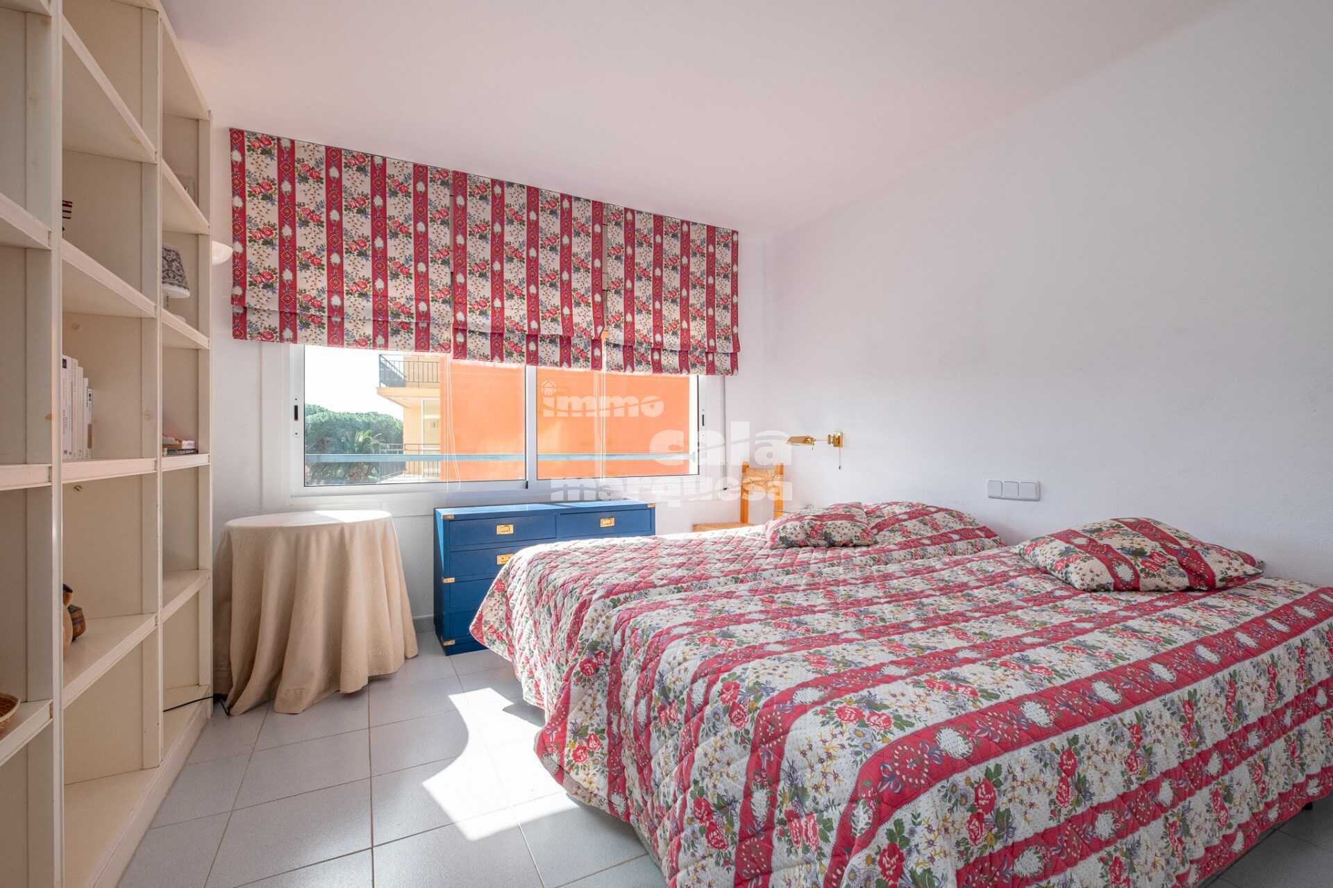 Apartment in pleasant community with pool in Calella de Palafrugell