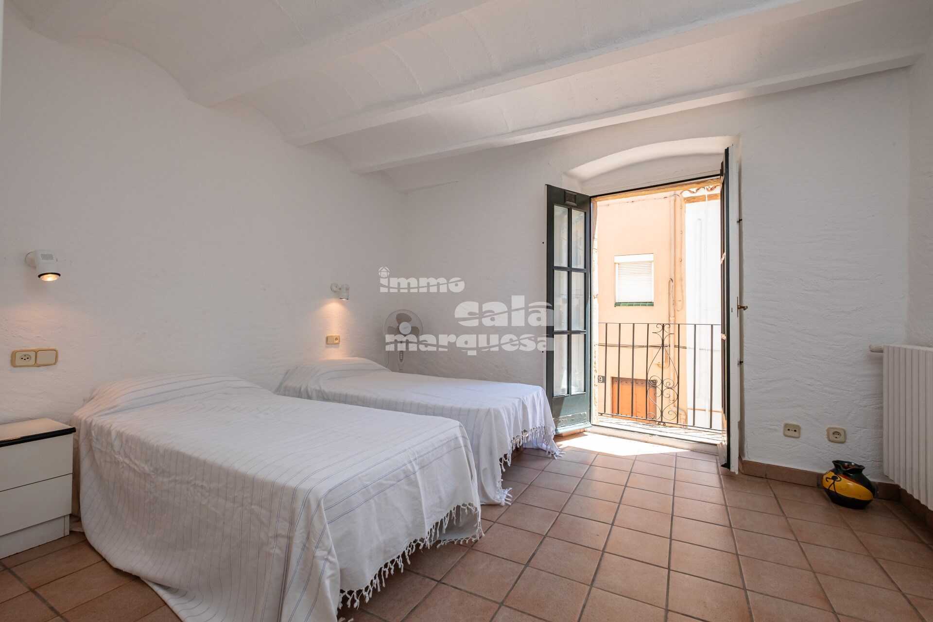 Casa de poble amb gran pati a ple centre de Palafrugell 