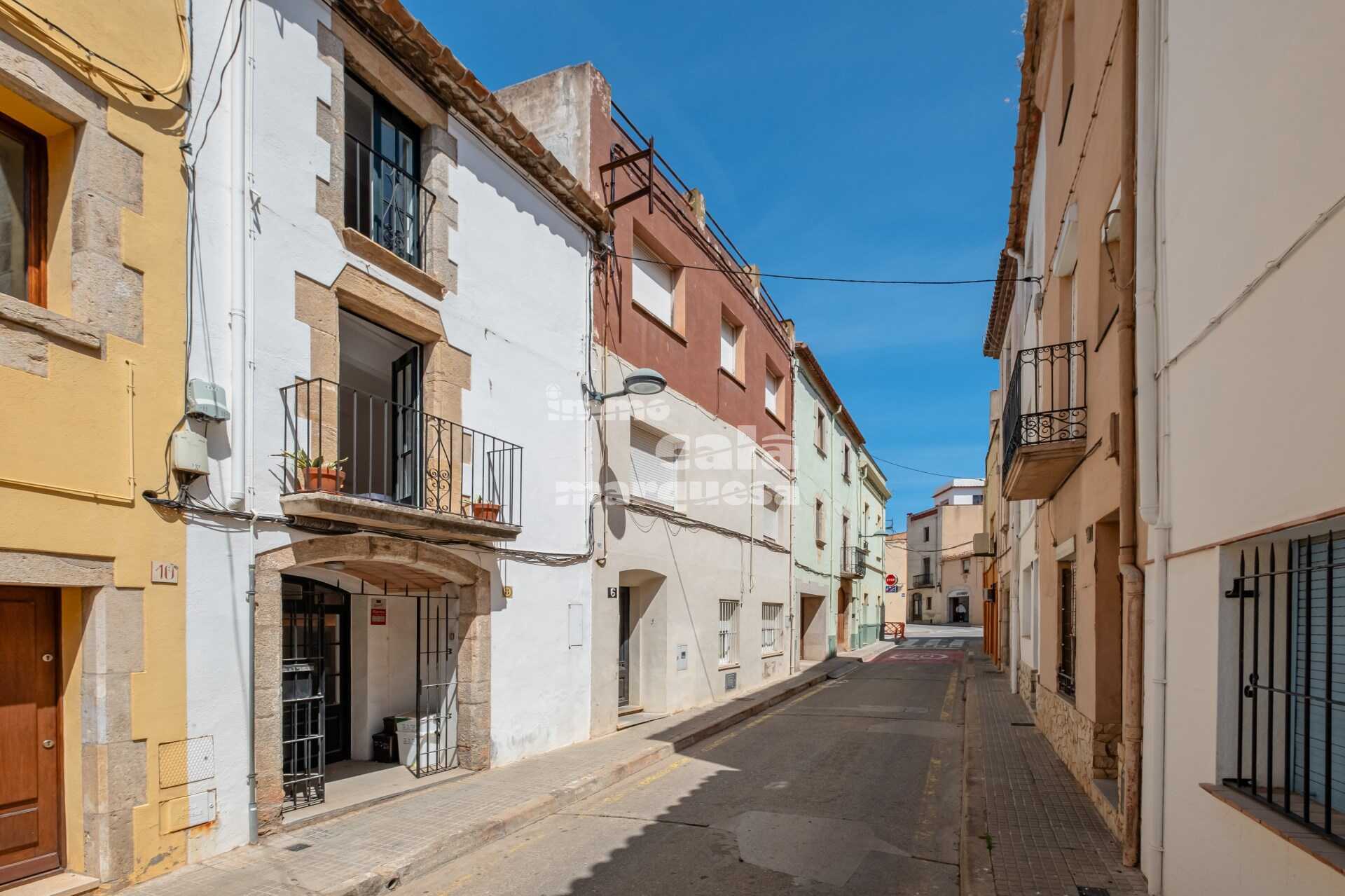 Casa de poble amb gran pati a ple centre de Palafrugell 