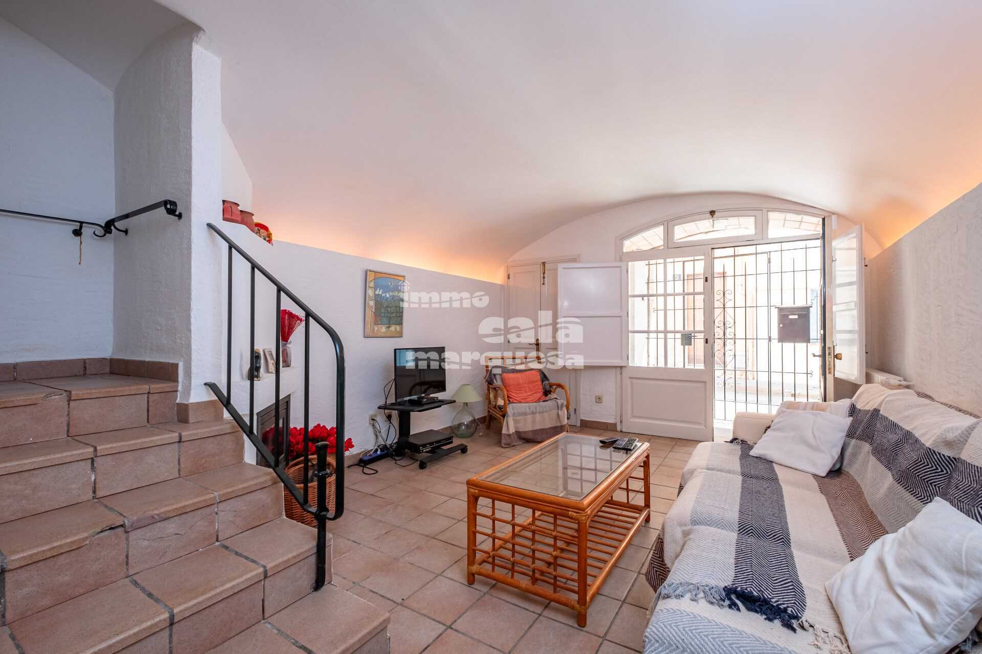 Casa de poble amb gran pati a ple centre de Palafrugell 
