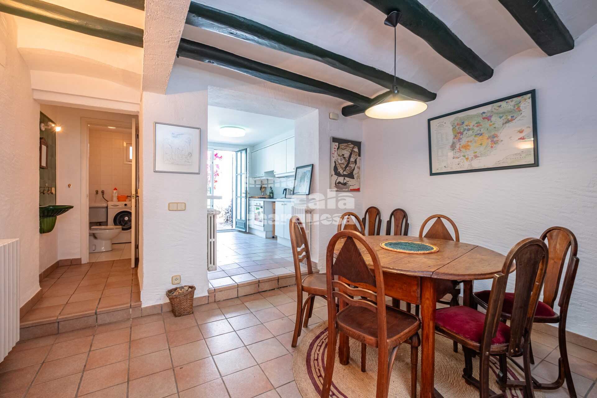 Casa de poble amb gran pati a ple centre de Palafrugell 